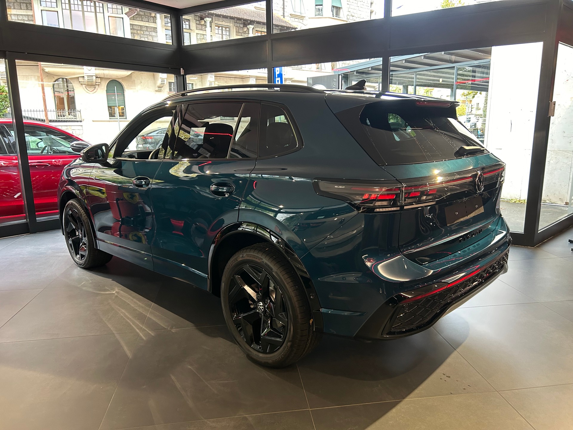 VW Tiguan 2.0 TSI DSG R-Line 4Motion - 2