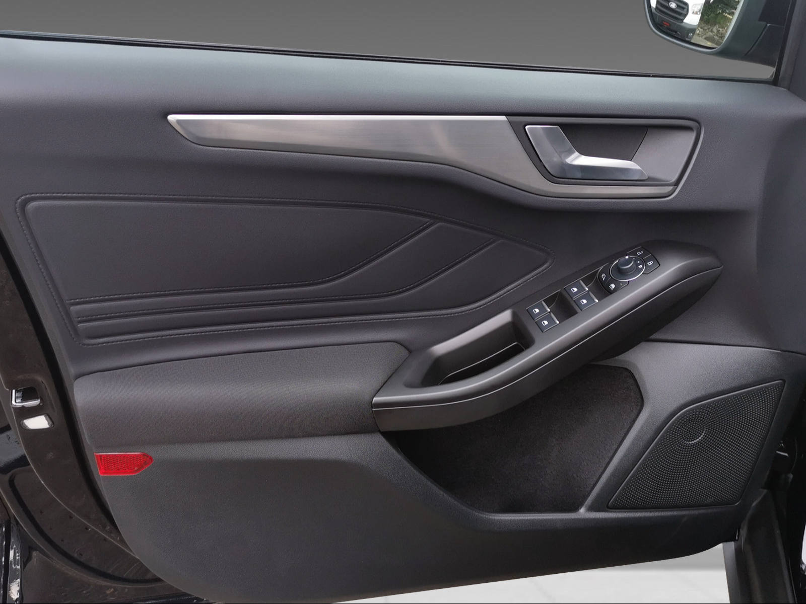 FORD Focus Station Wagon 1.0i EcoB Hybrid 125 Titanium Edition - 11