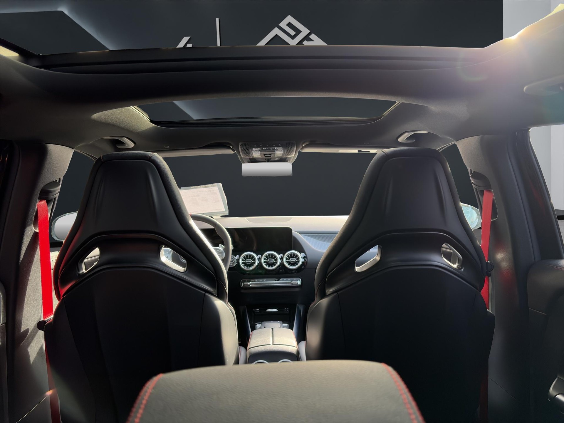 MERCEDES-BENZ GLA 45 S AMG 4matic+ - 7