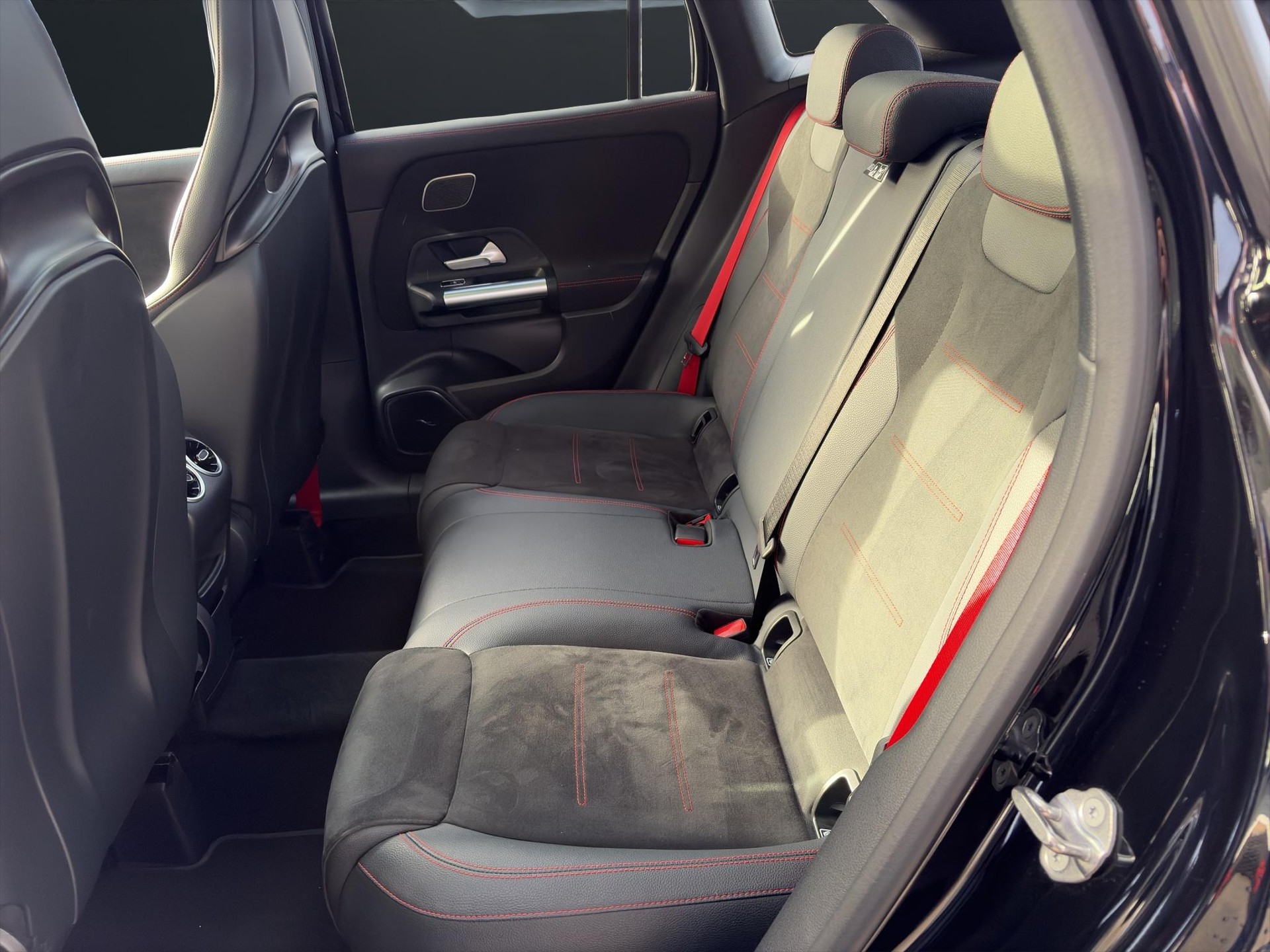 MERCEDES-BENZ GLA 45 S AMG 4matic+ - 8