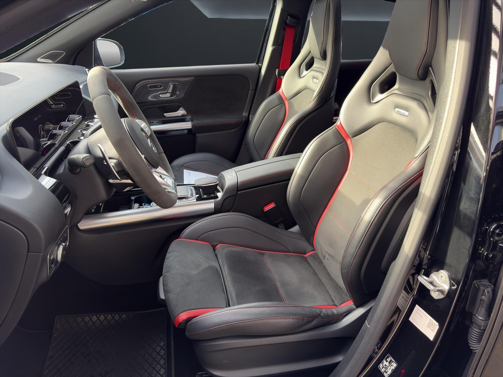 MERCEDES-BENZ GLA 45 S AMG 4matic+ - 6