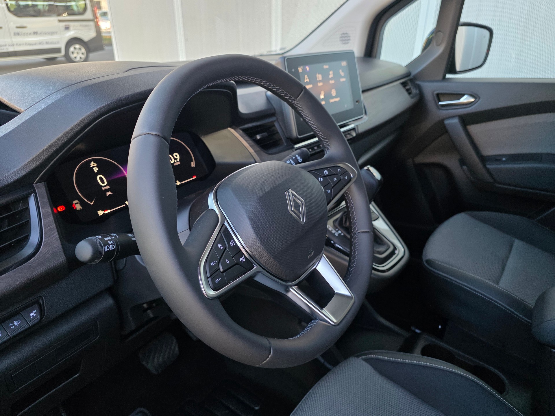 RENAULT Kangoo 1.3 TCe 130 PF Techno EDC - 8