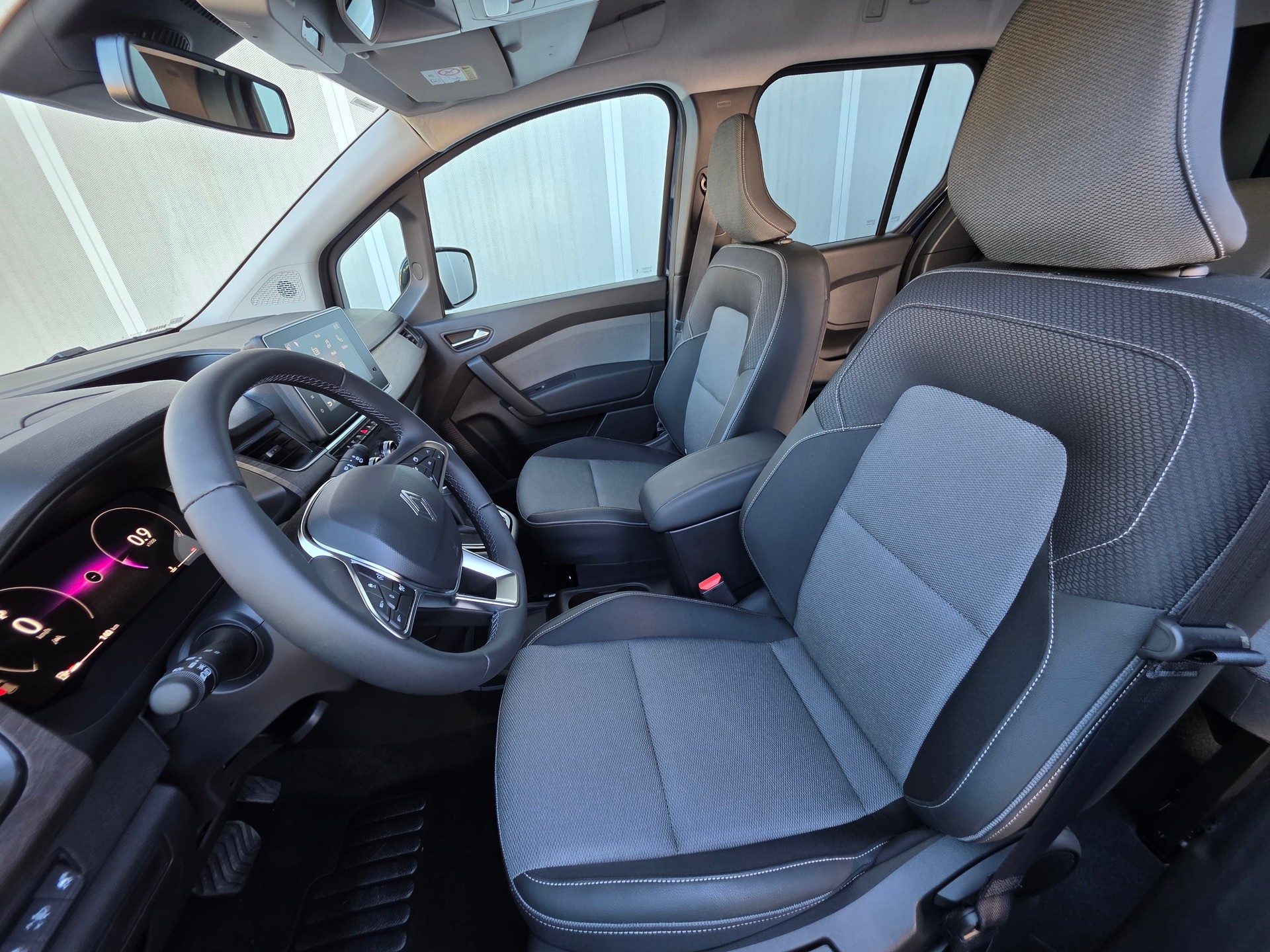 RENAULT Kangoo 1.3 TCe 130 PF Techno EDC - 9