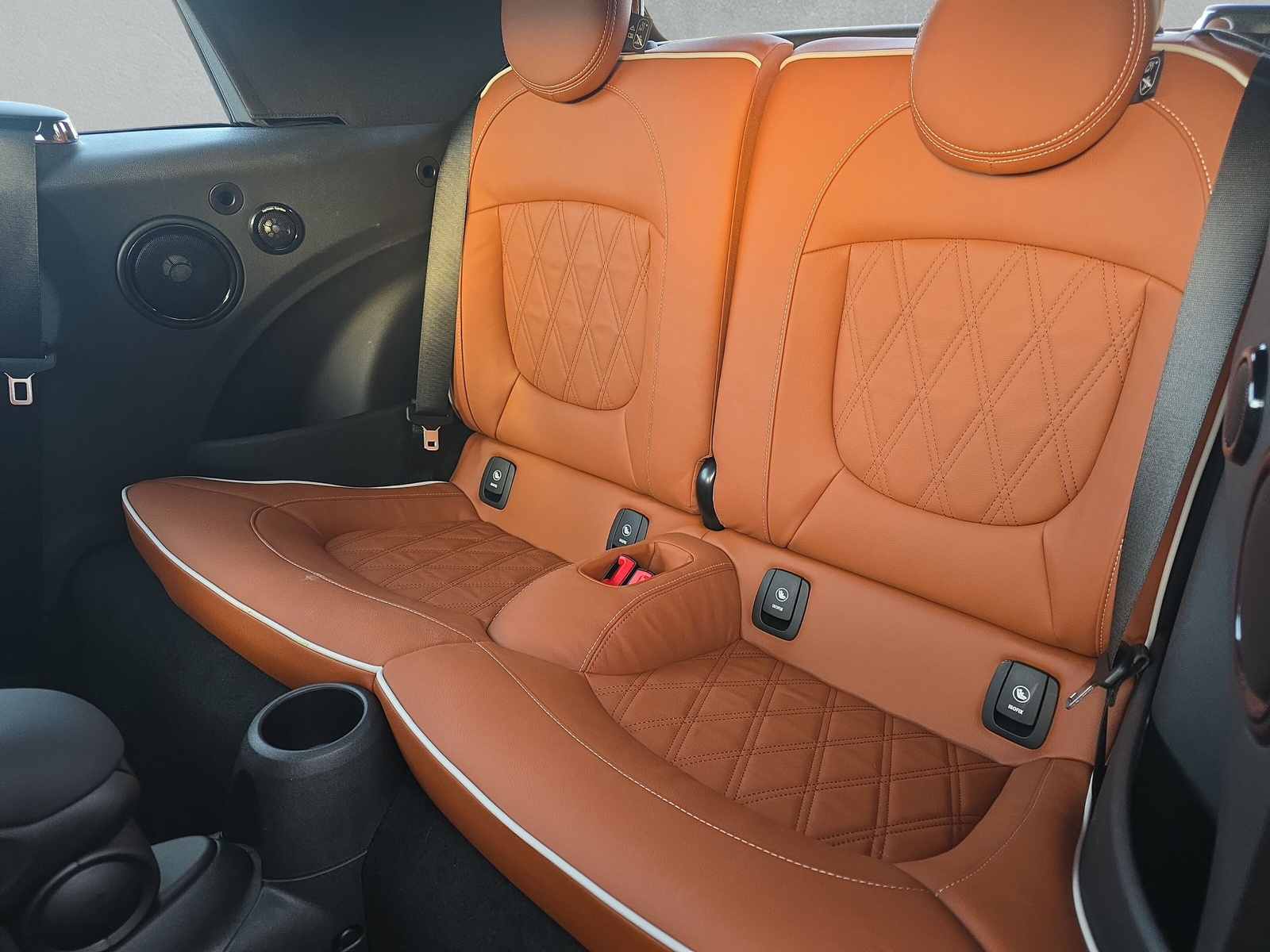 MINI Cooper Cabriolet DKG (CH) - 12