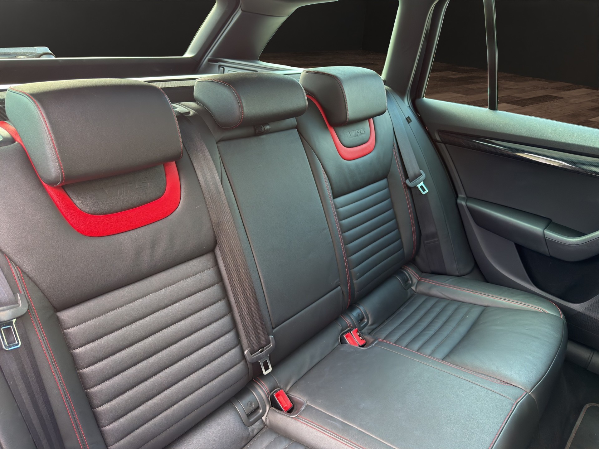 SKODA Octavia Combi 2.0 TDI RS CHALLENGE DSG - 13