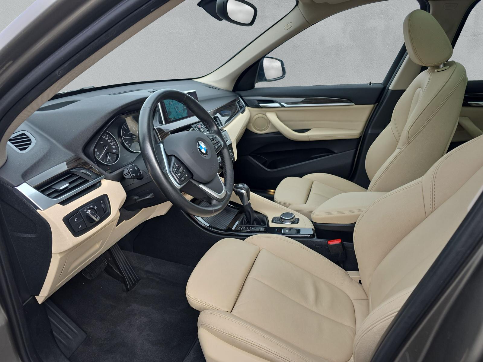 BMW X1 25i xDrive F48 (CH) AHK 2.0T - 11