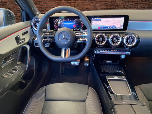 MERCEDES-BENZ A 250 4Matic 8G-DCT - 11