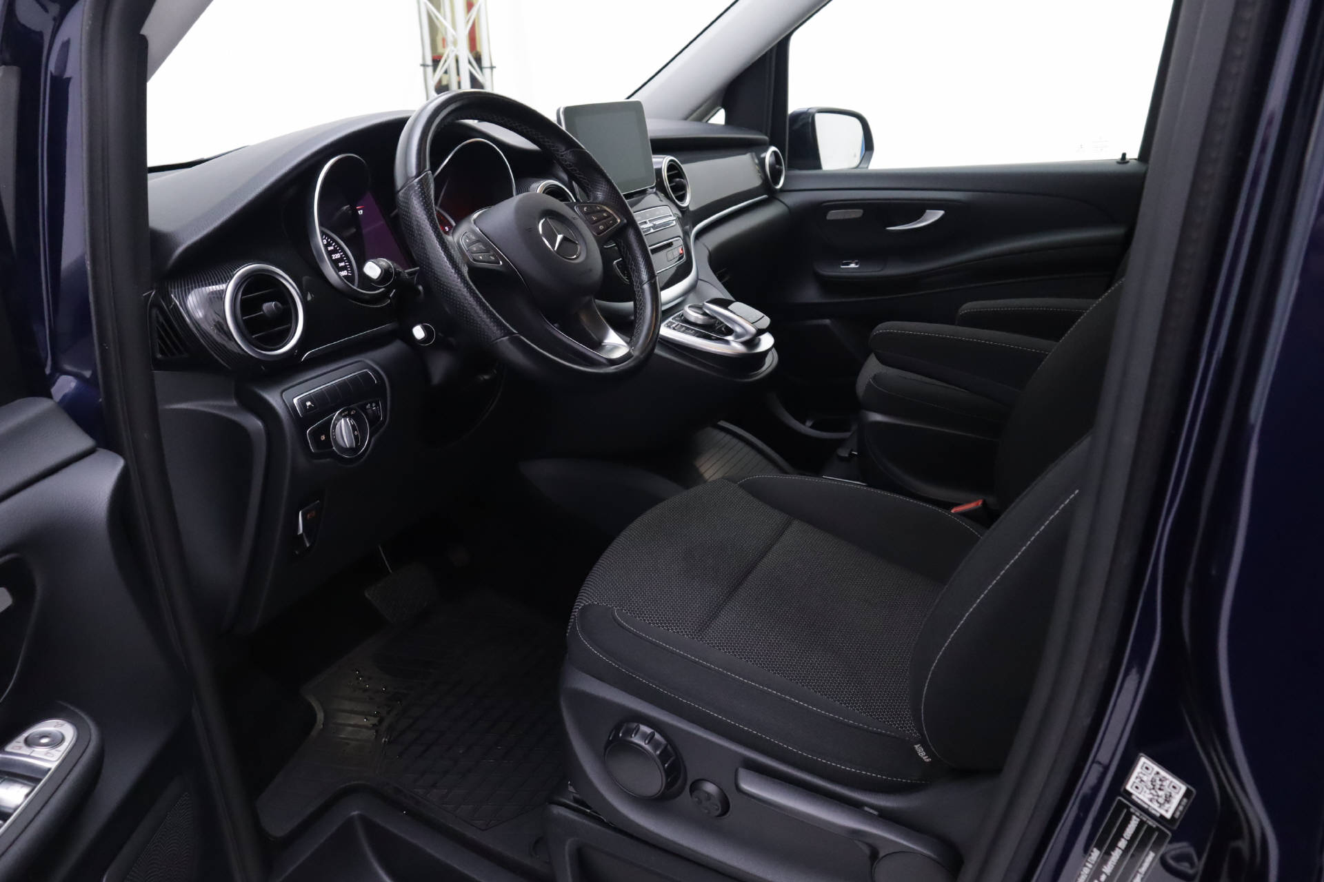 MERCEDES-BENZ V 250 d Trend lang Van-4