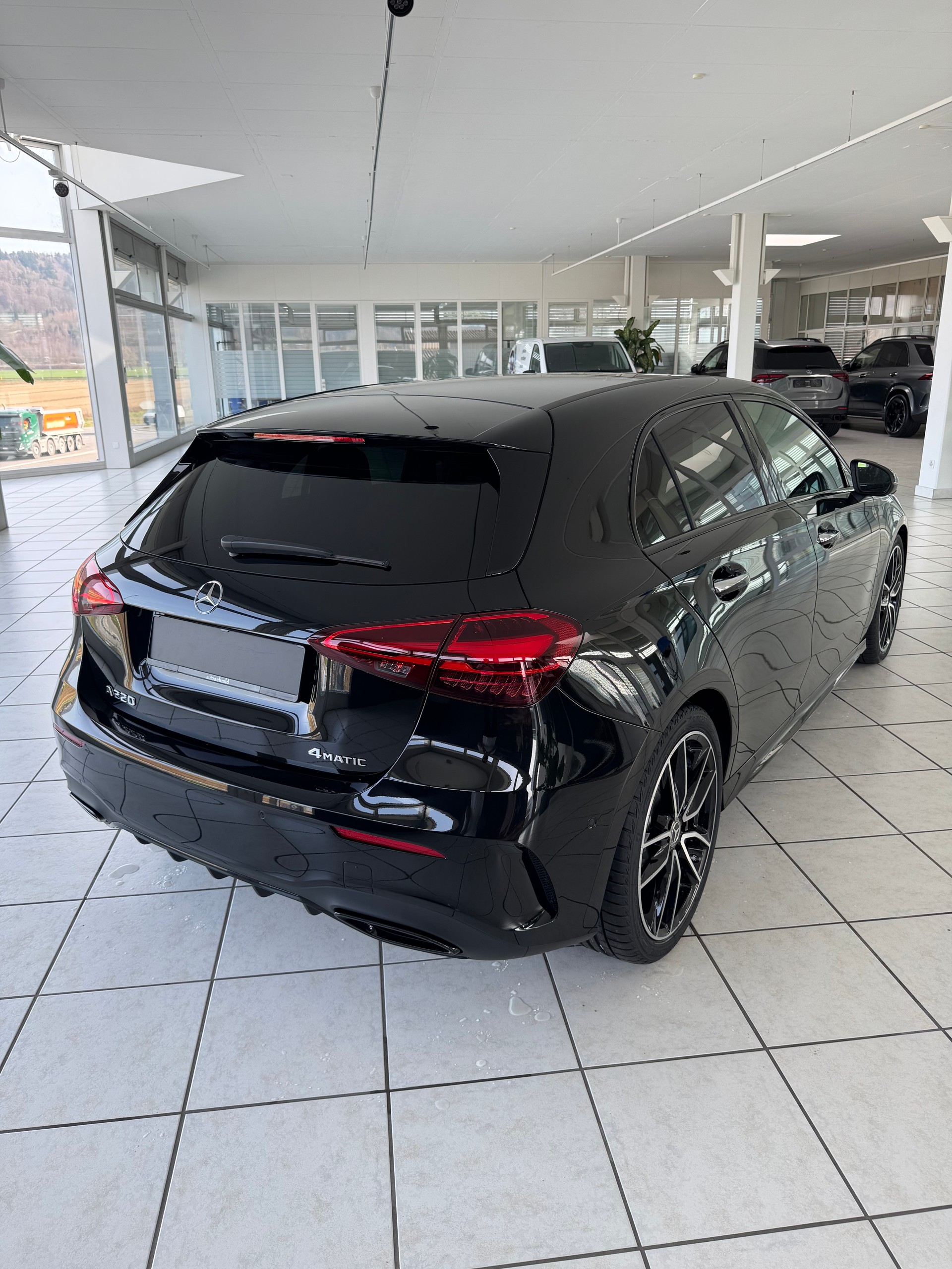 MERCEDES-BENZ A 220 4MATIC Kompaktlimousine - 6