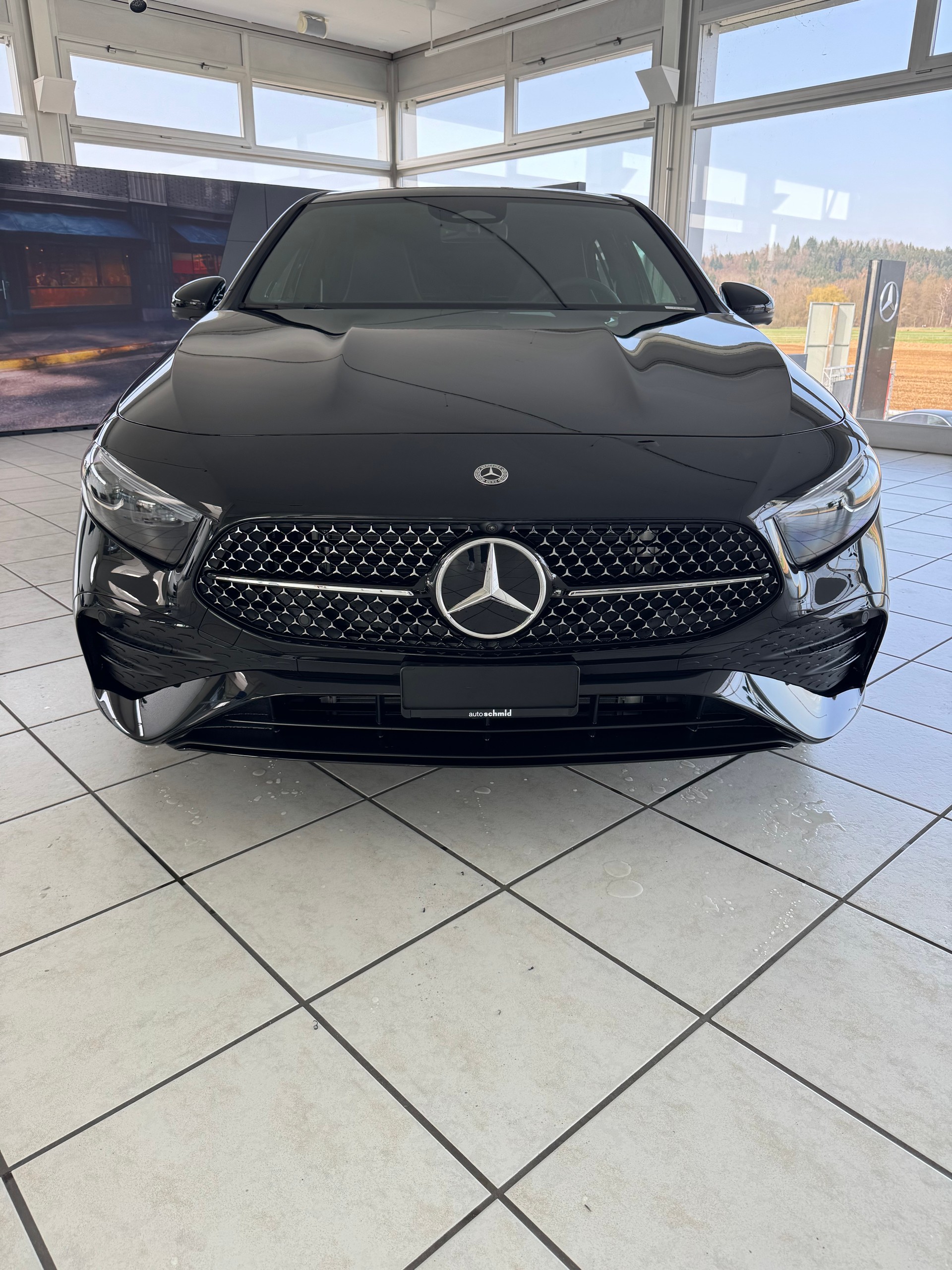 MERCEDES-BENZ A 220 4MATIC Kompaktlimousine - 2