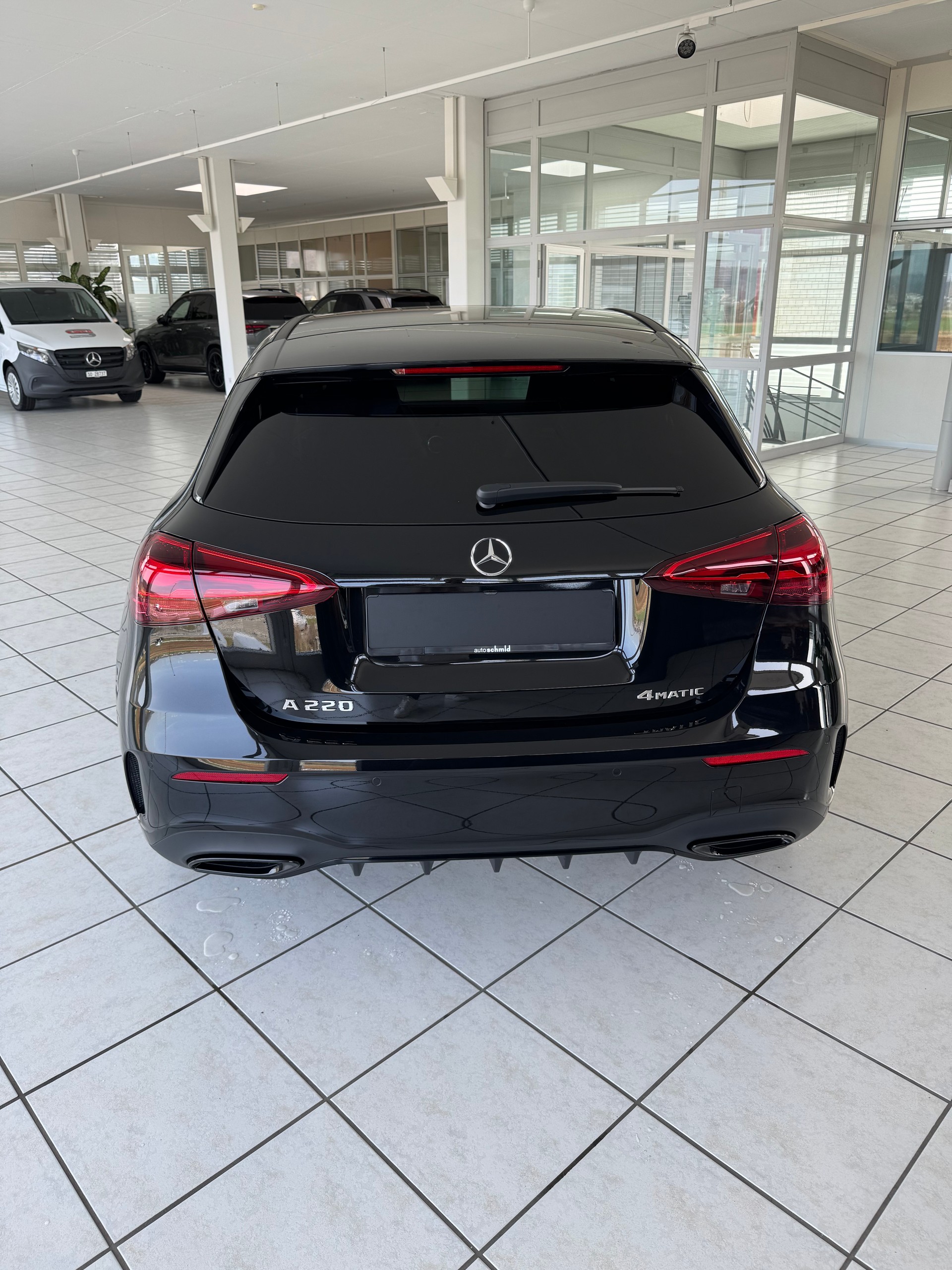 MERCEDES-BENZ A 220 4MATIC Kompaktlimousine - 5