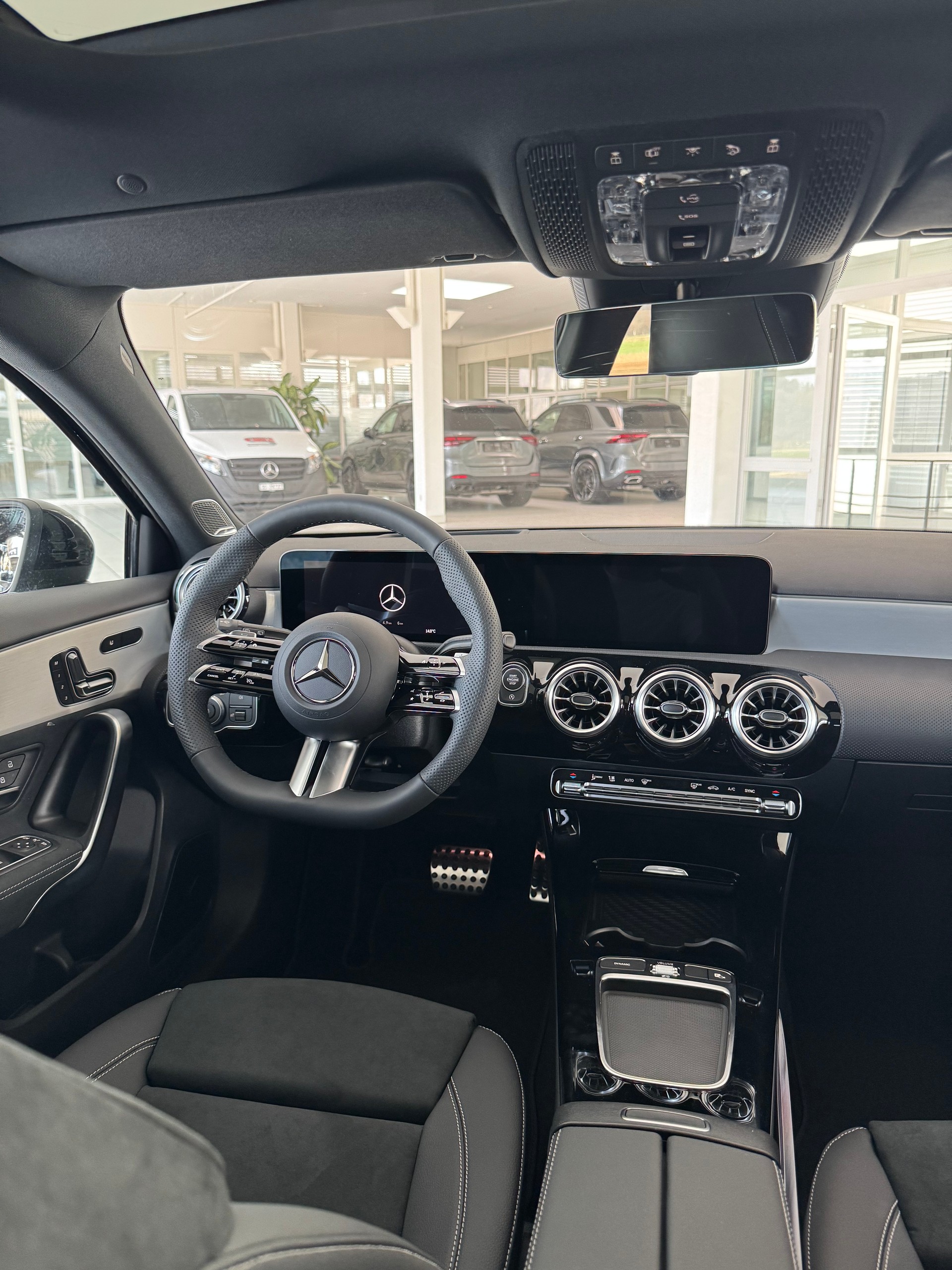 MERCEDES-BENZ A 220 4MATIC Kompaktlimousine - 12