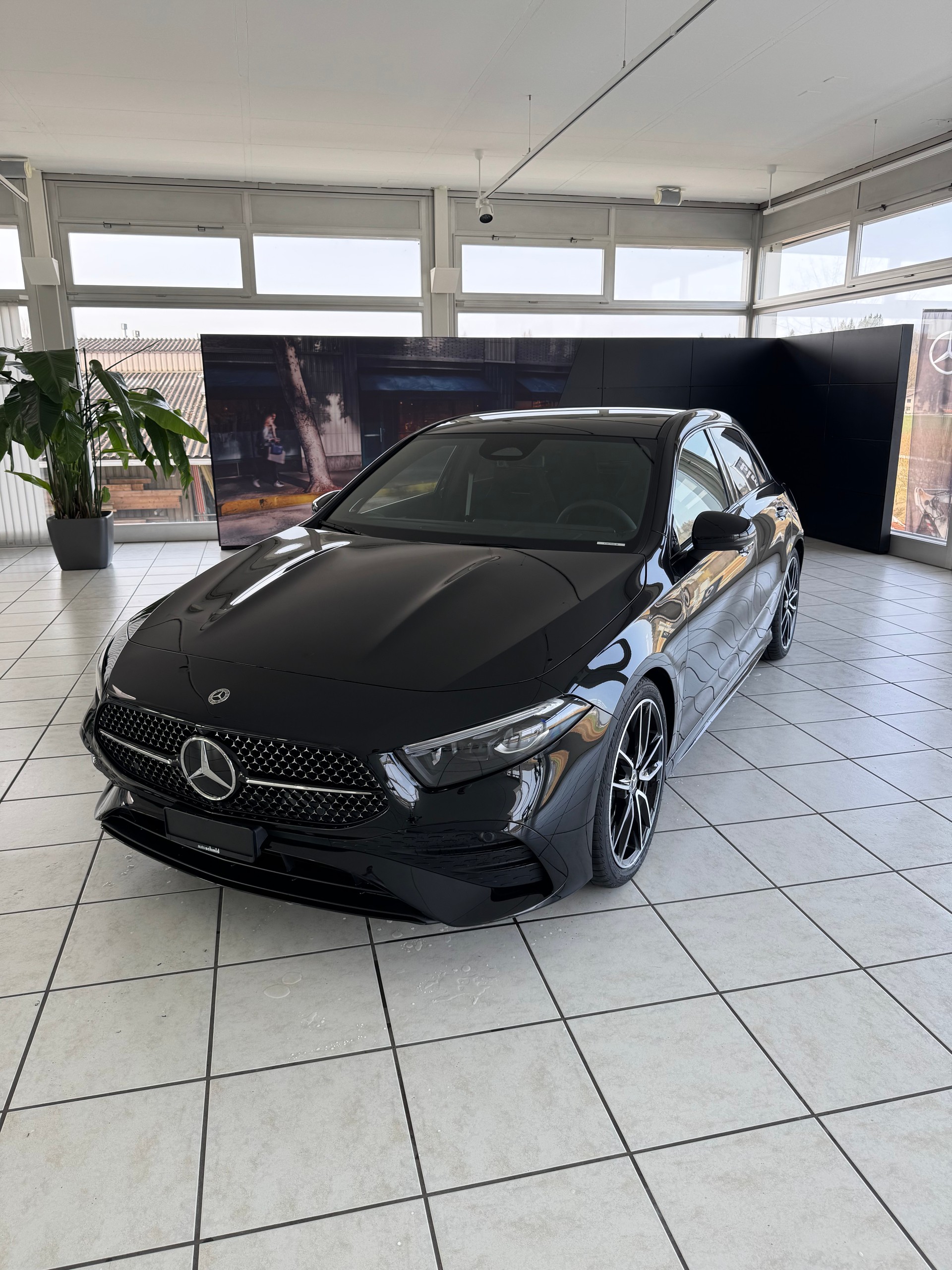 MERCEDES-BENZ A 220 4MATIC Kompaktlimousine - 3