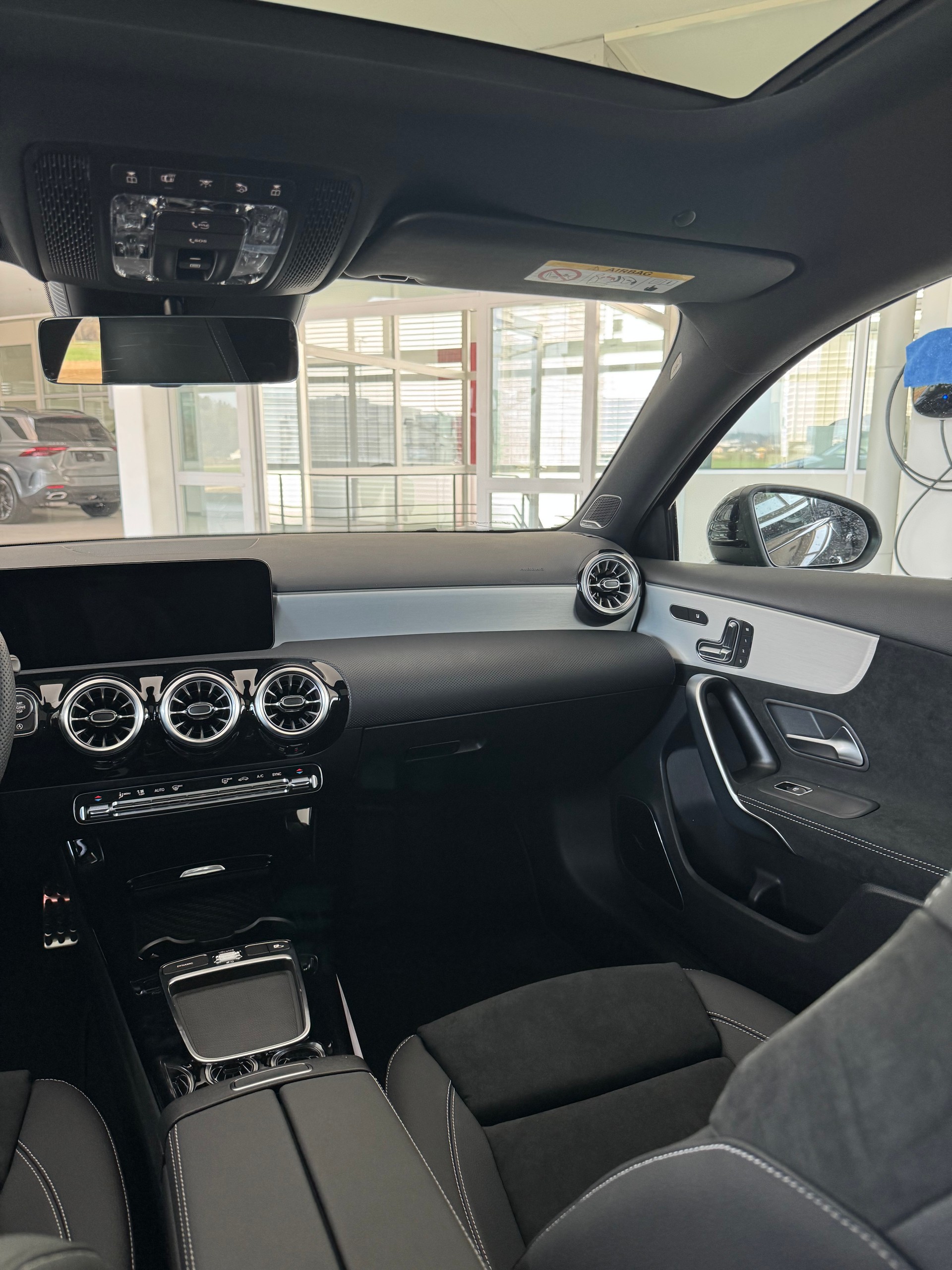 MERCEDES-BENZ A 220 4MATIC Kompaktlimousine - 13