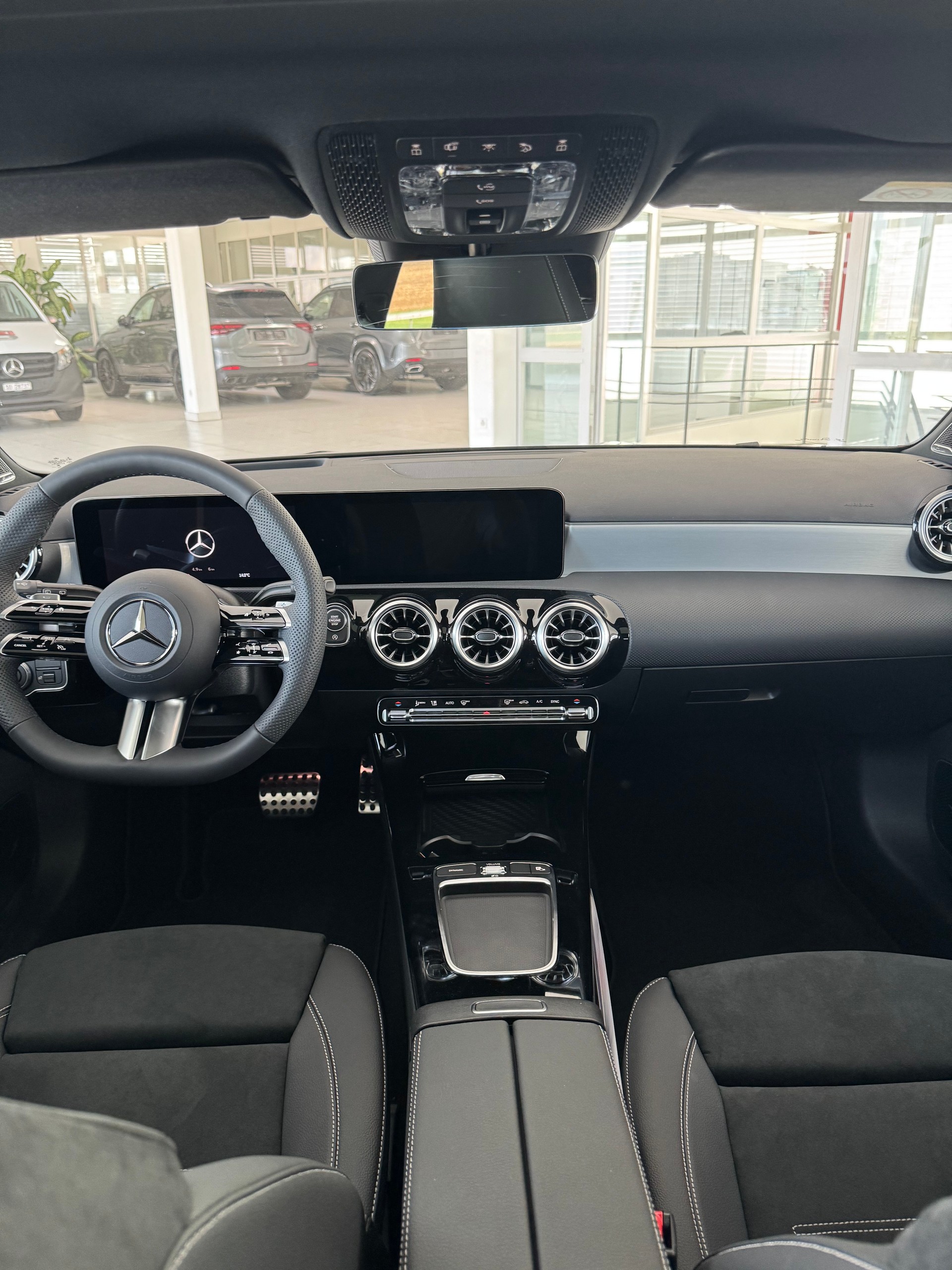MERCEDES-BENZ A 220 4MATIC Kompaktlimousine - 11