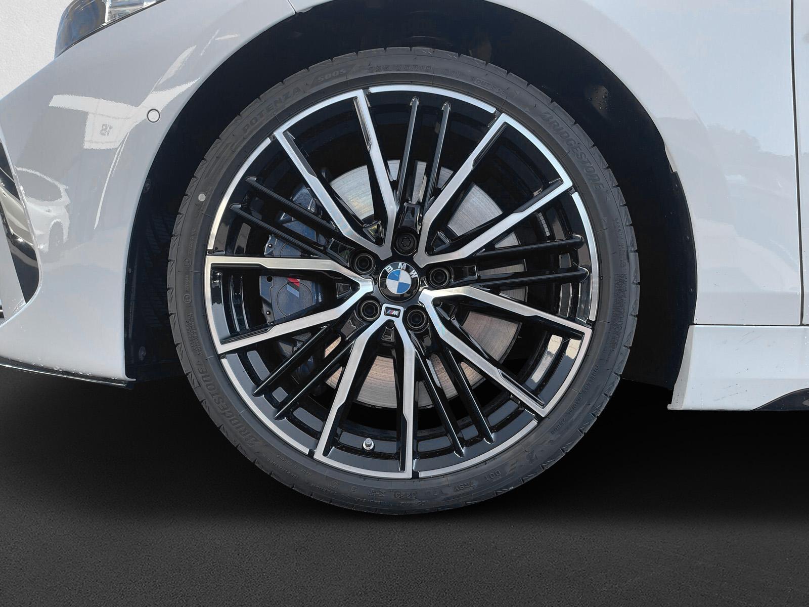 BMW M135i xDrive - 10