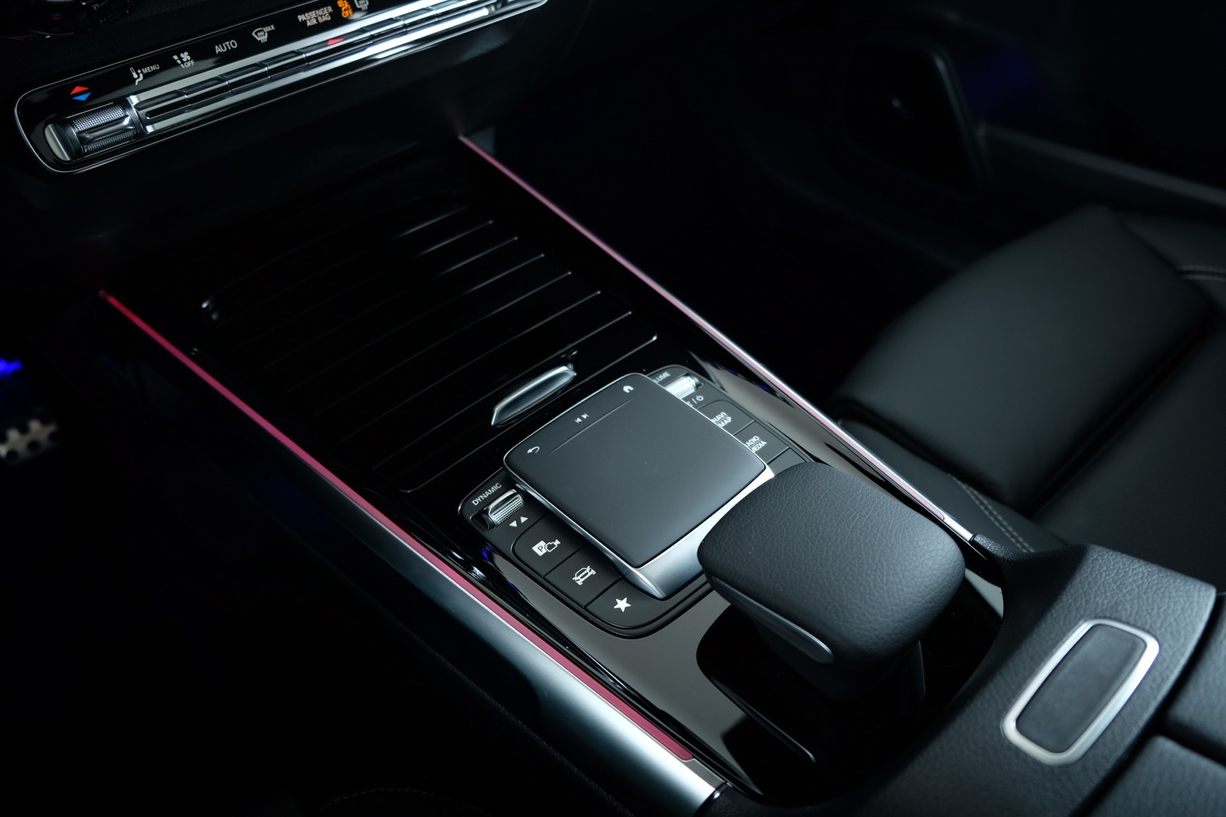 MERCEDES-BENZ GLB 250 4Matic AMG Line 8G-Tronic - 16