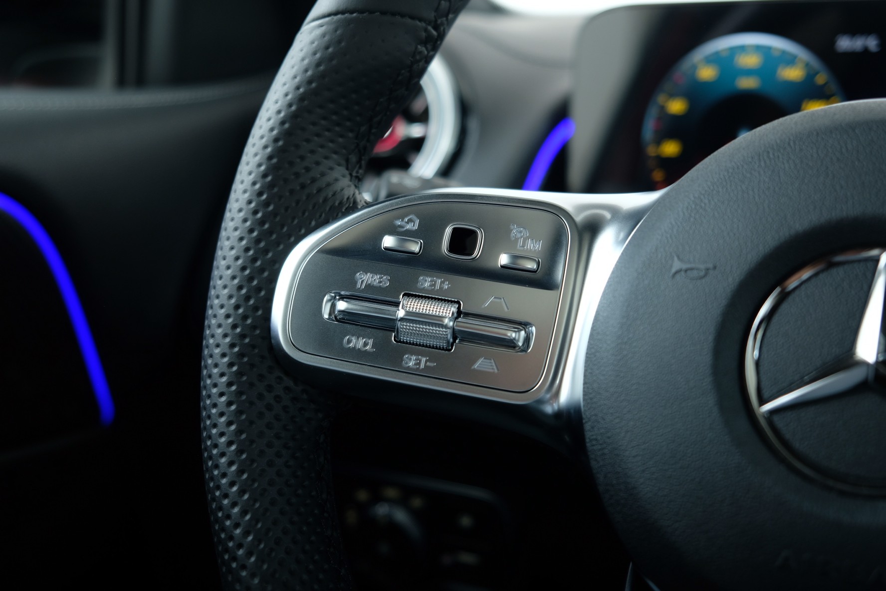 MERCEDES-BENZ GLB 250 4Matic AMG Line 8G-Tronic - 13