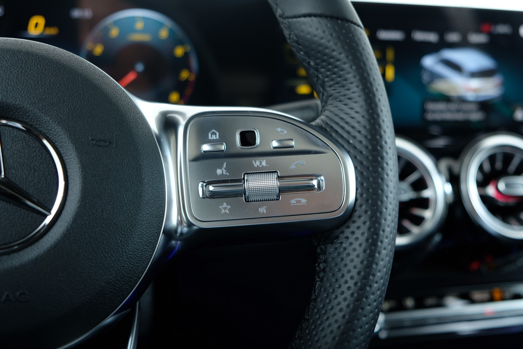 MERCEDES-BENZ GLB 250 4Matic AMG Line 8G-Tronic - 14