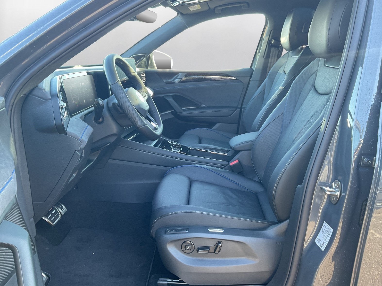 VW Tiguan R-Line Plus - 10