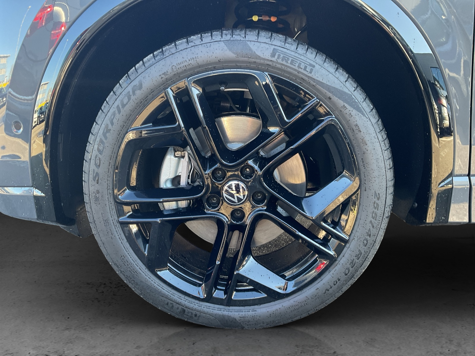 VW Tiguan R-Line Plus - 13
