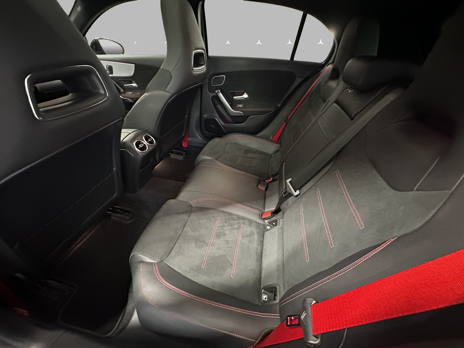 MERCEDES-BENZ A 45 S AMG 4Matic+ Speedshift - 11