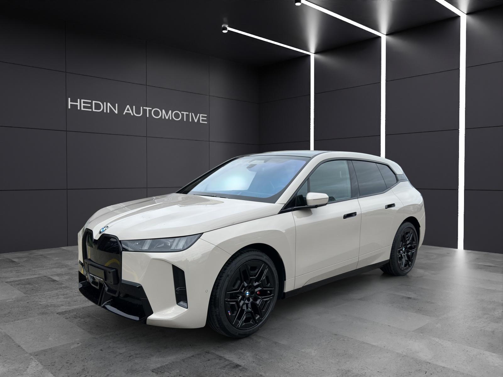BMW iX xDrive45 SUV / Geländewagen