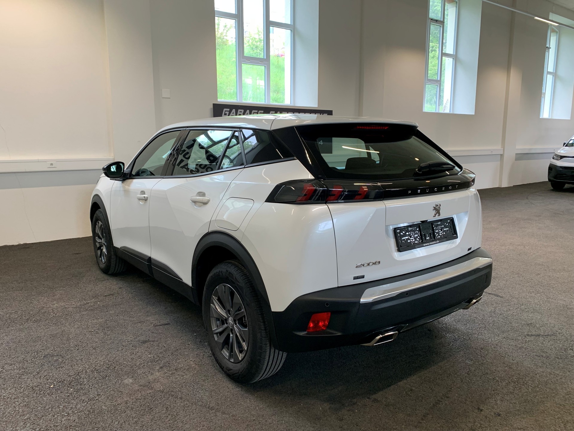 PEUGEOT 2008 1.2 PureTech Active Pack EAT8 - 6
