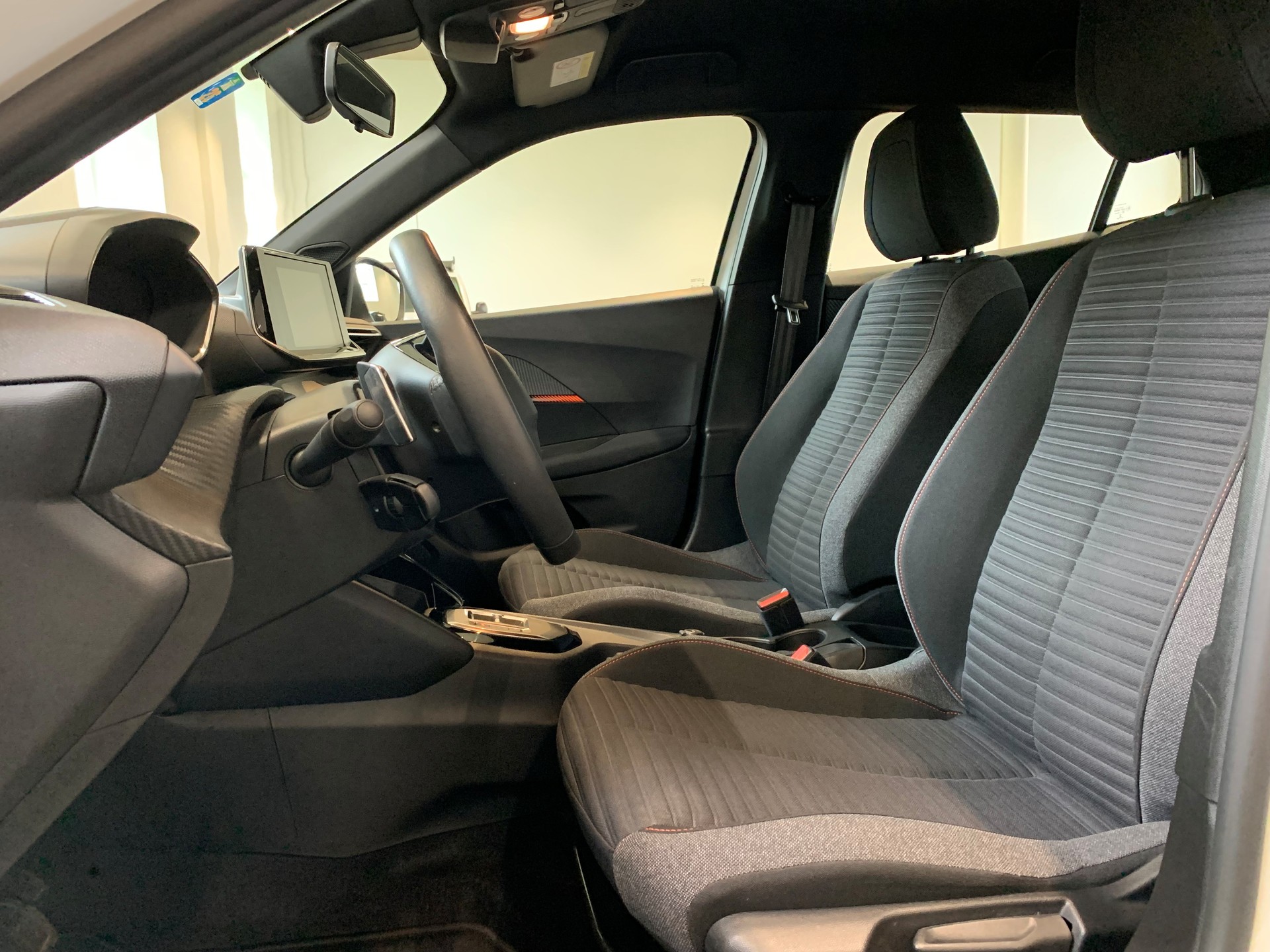 PEUGEOT 2008 1.2 PureTech Active Pack EAT8 - 9