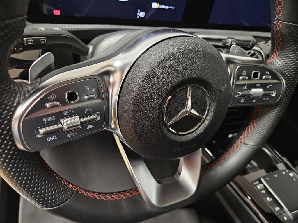 MERCEDES-BENZ A 250 e AMG Line - 9