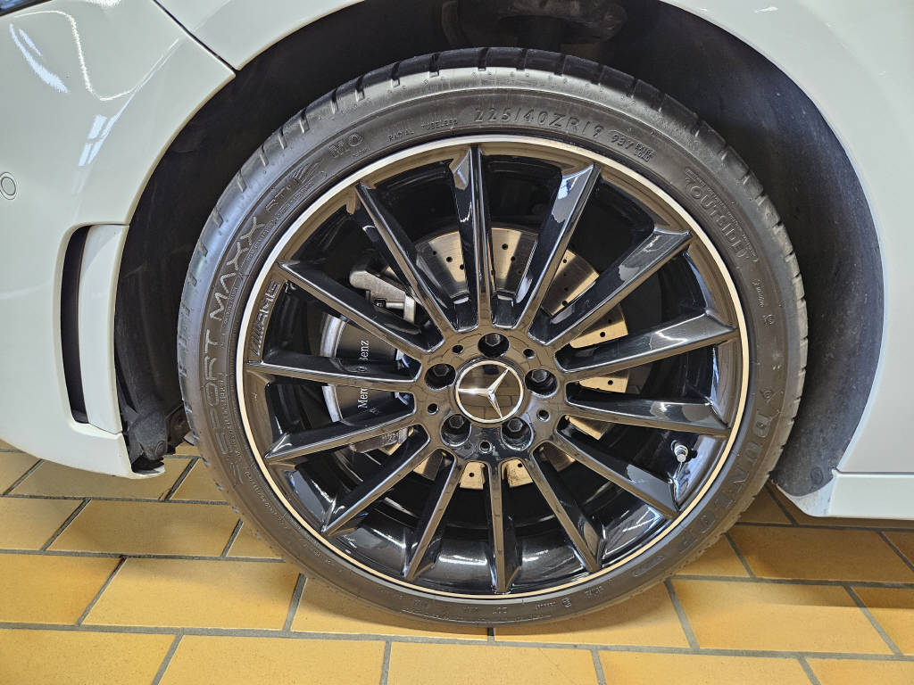 MERCEDES-BENZ A 250 e AMG Line - 15