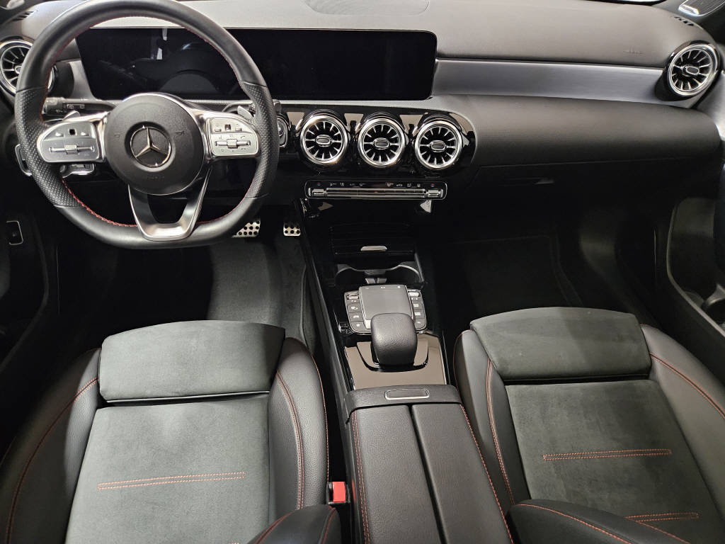 MERCEDES-BENZ A 250 e AMG Line - 8