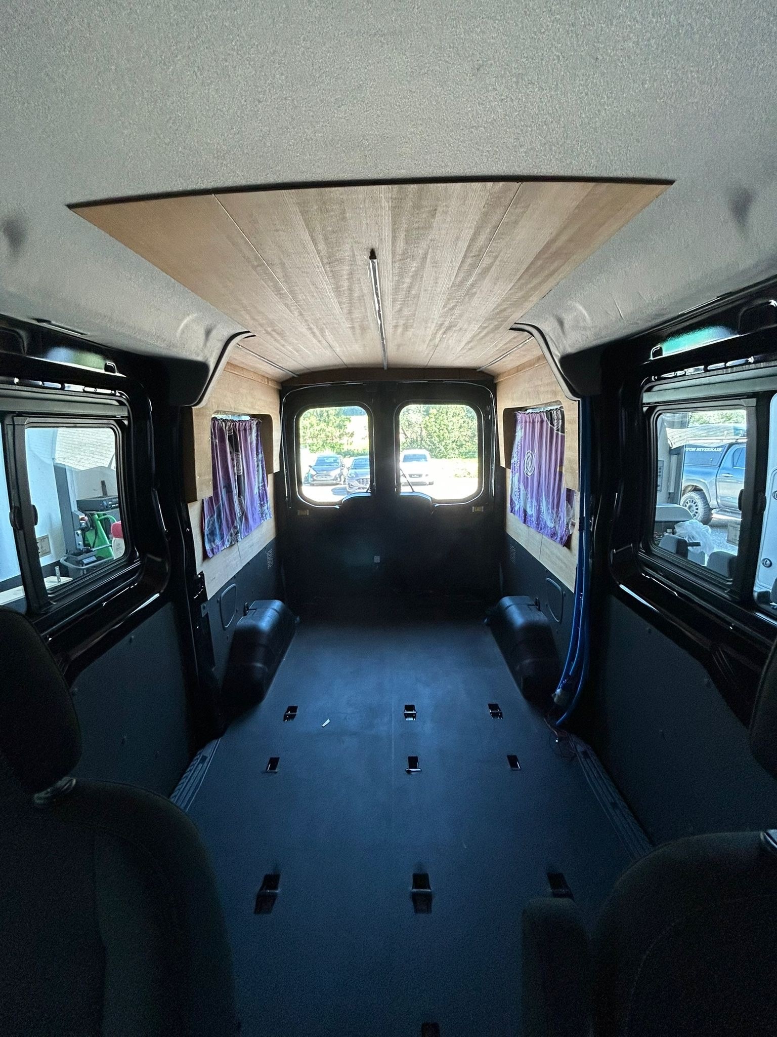 FORD Transit Custom 8 places (panneau solaire, onduleur, gallerie de toit) - 14