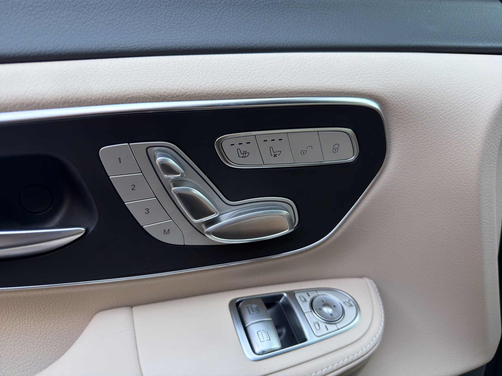 MERCEDES-BENZ V 300 d lang Swiss Edition 9G-Tronic - 13