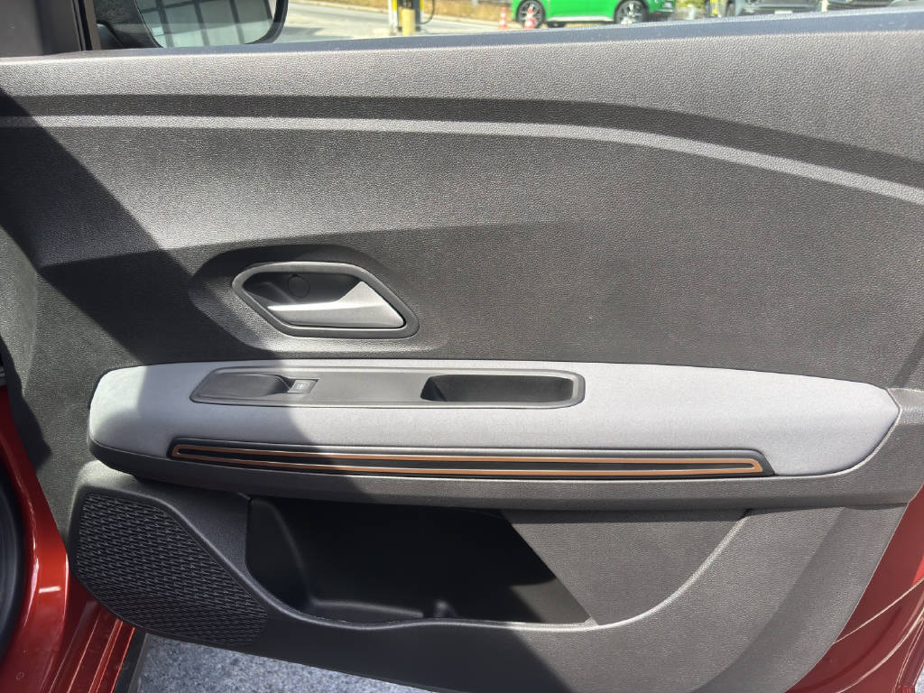 DACIA Jogger 1.6 Hybrid Extreme+ 7P - 14