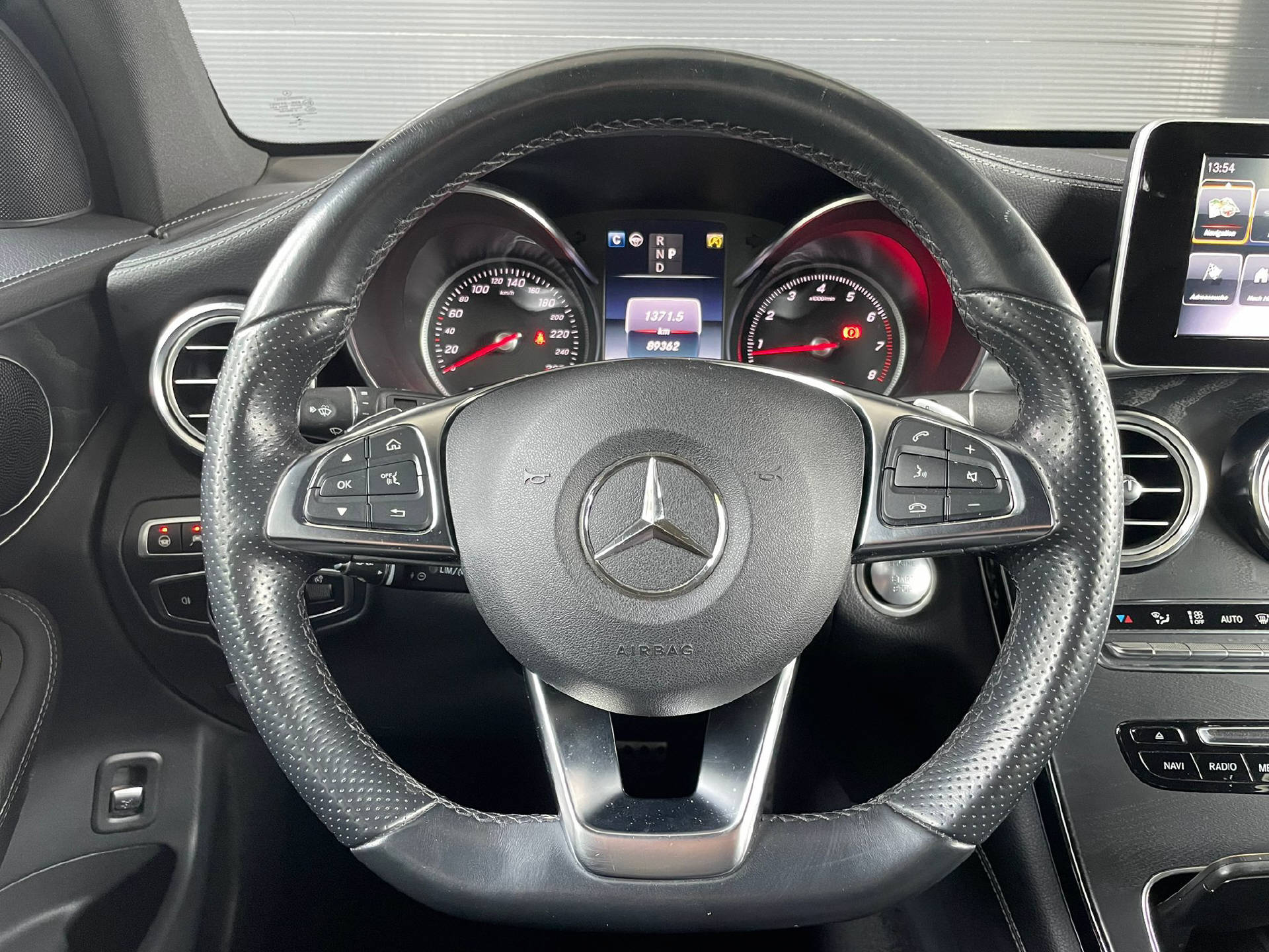 MERCEDES-BENZ GLC 250 AMG Line 4m-7