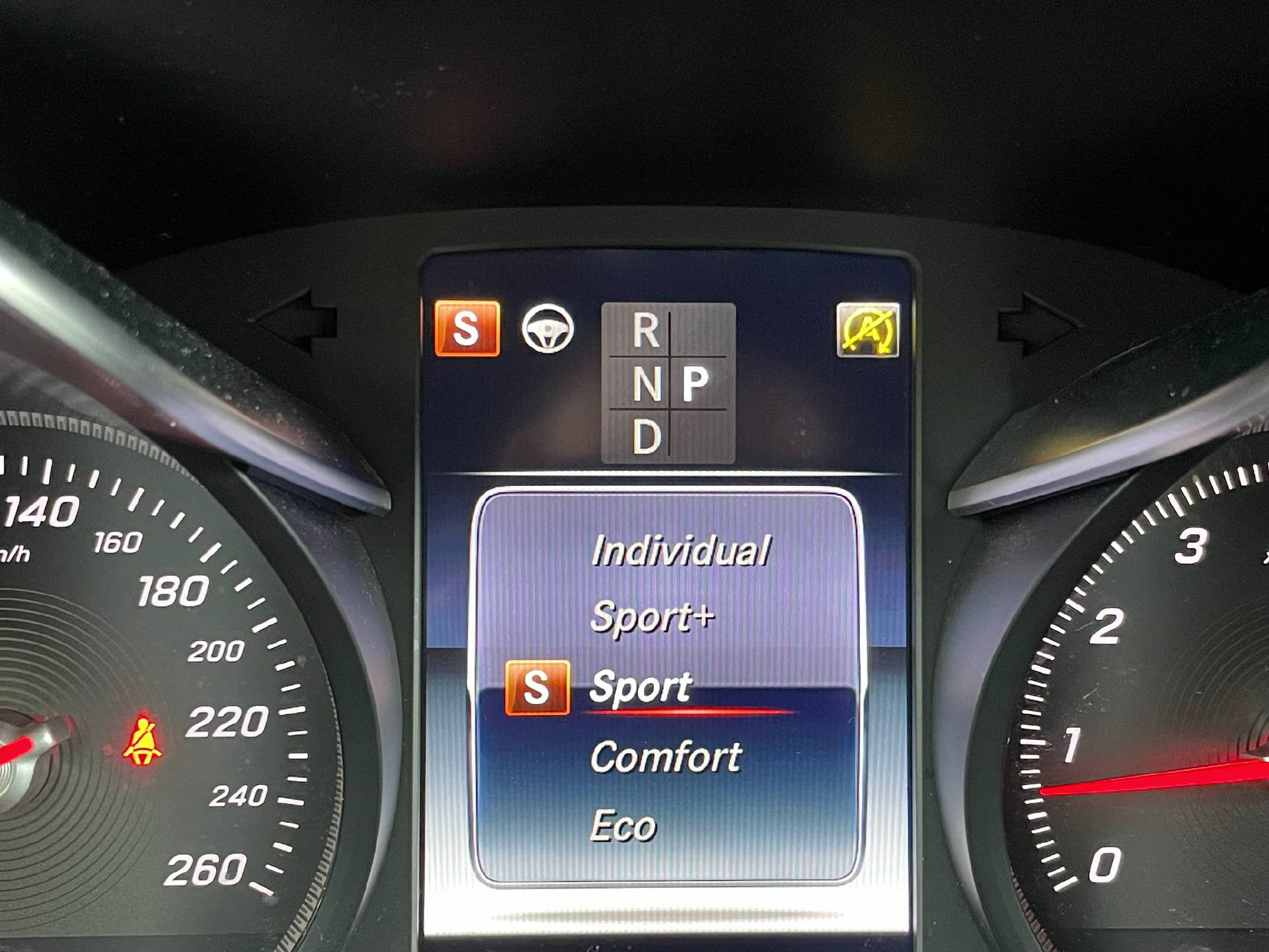MERCEDES-BENZ GLC 250 AMG Line 4m-14
