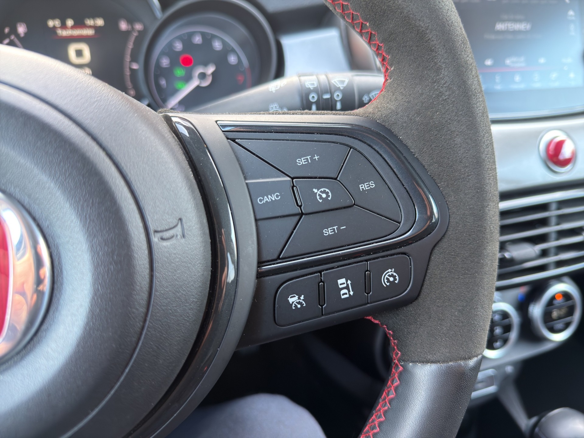 FIAT 500 X 1.5 Hybrid Sport - 24