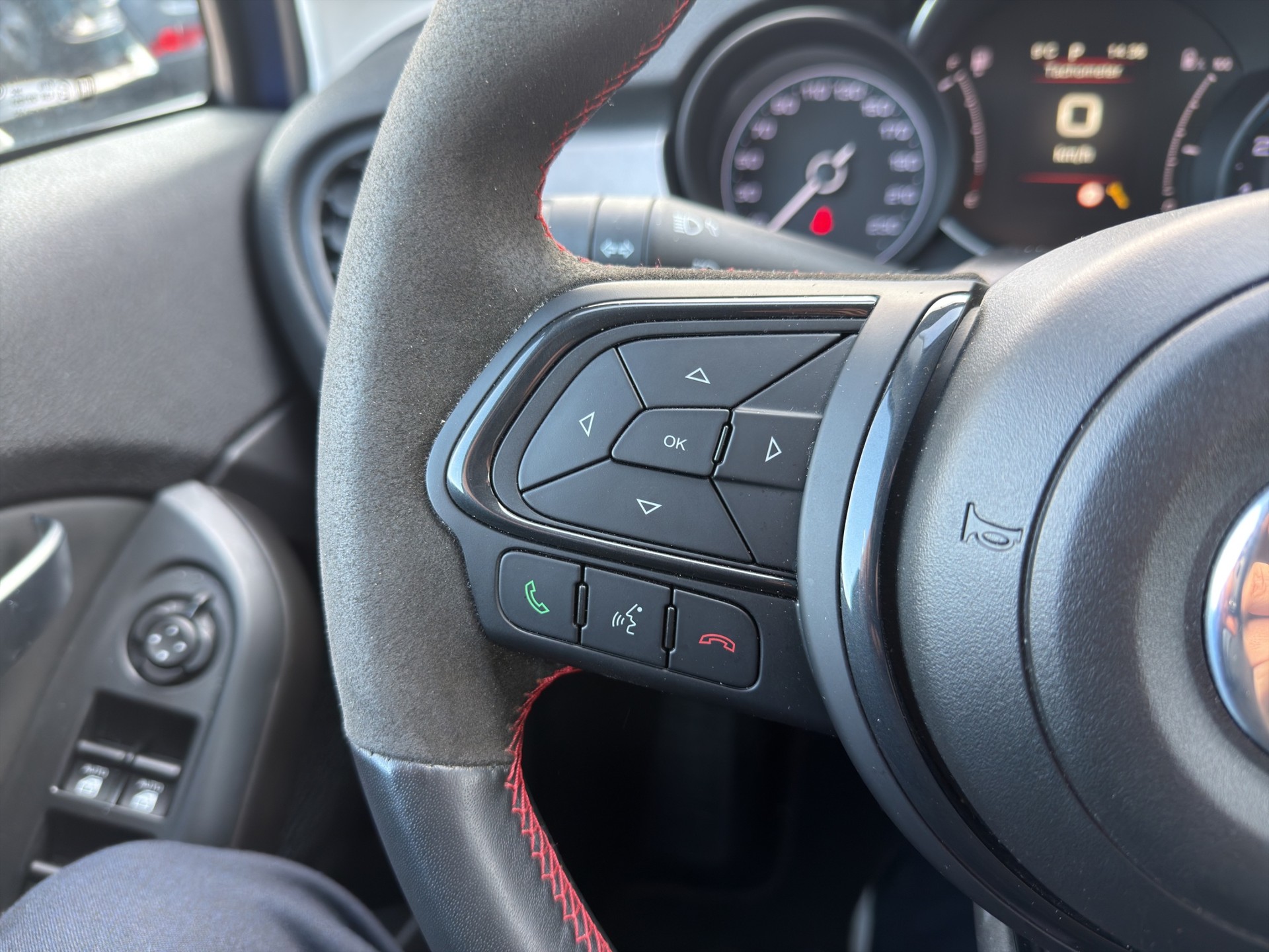 FIAT 500 X 1.5 Hybrid Sport - 23