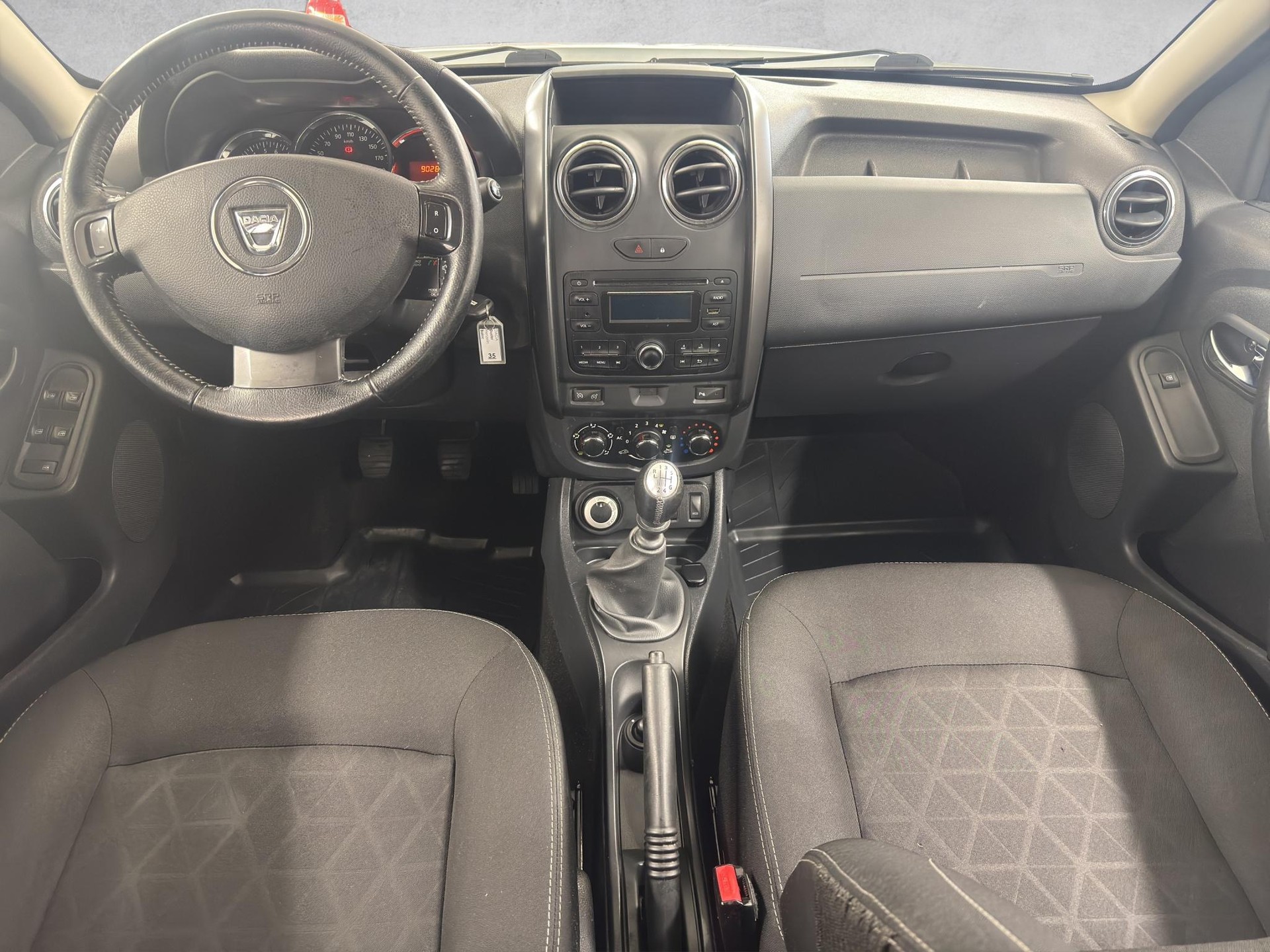 DACIA Duster 1.6 Lauréate 4x4 - 11