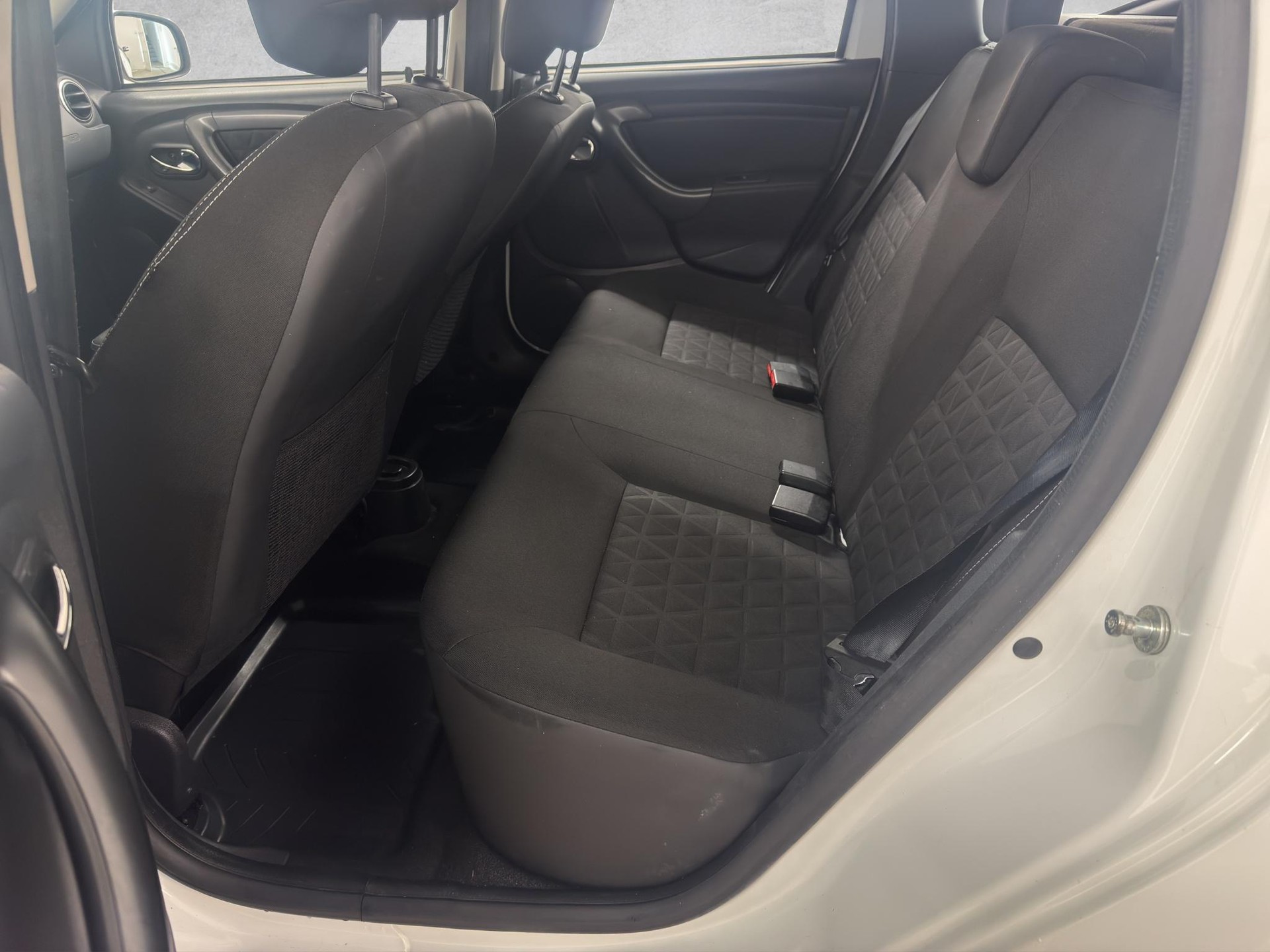 DACIA Duster 1.6 Lauréate 4x4 - 15