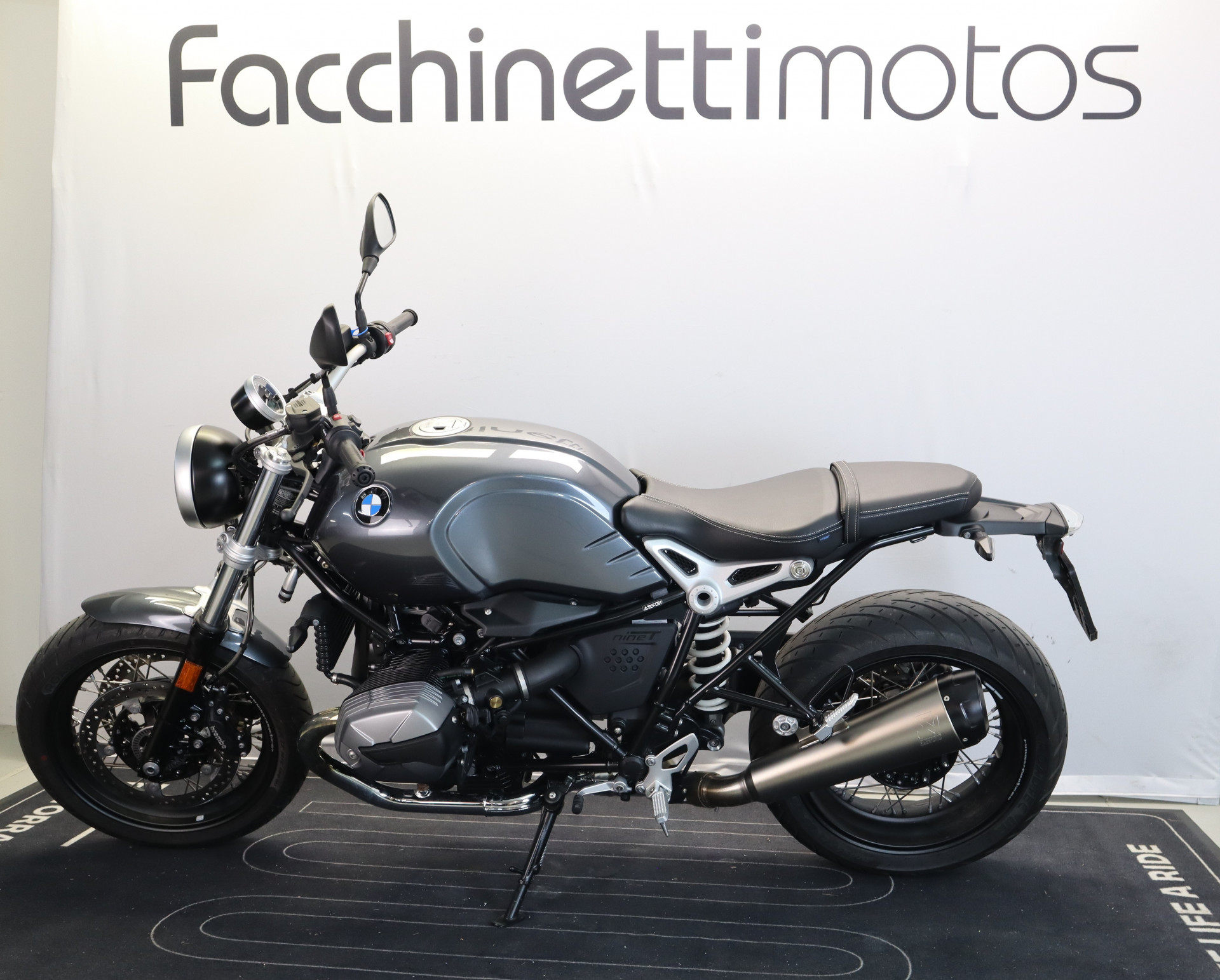 BMW R nineT Pure - 2