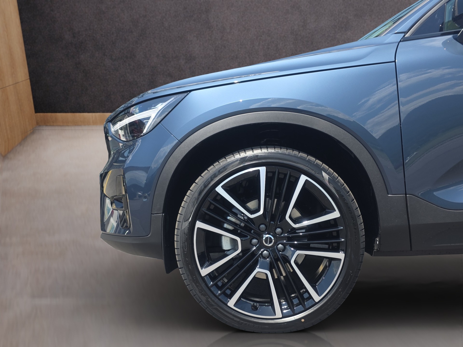 VOLVO XC40 2.0 B4 MH Ultra Dark - 10