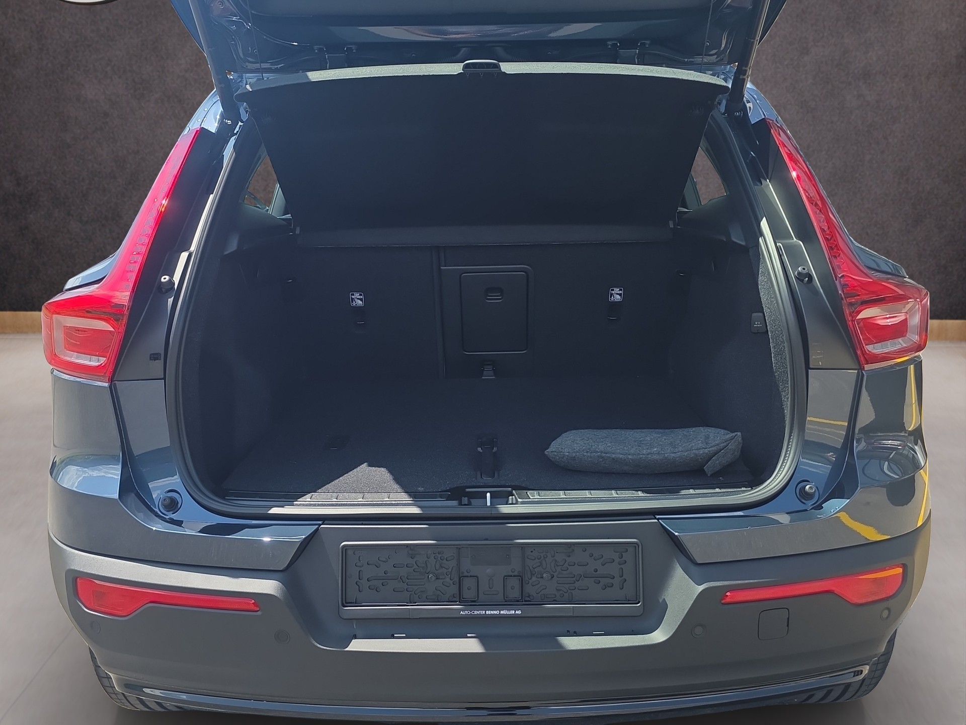 VOLVO XC40 2.0 B4 MH Ultra Dark - 9