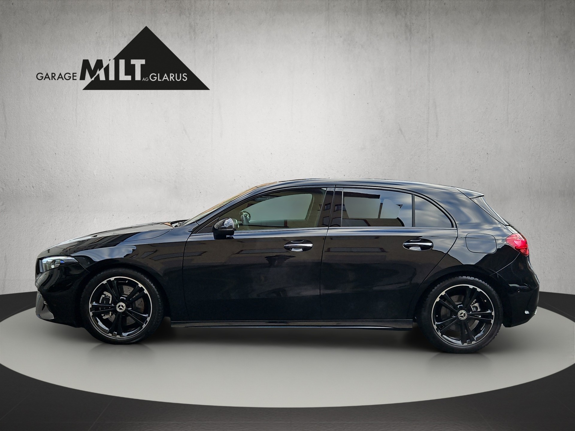 MERCEDES-BENZ A 220 AMG Line 4m - 4