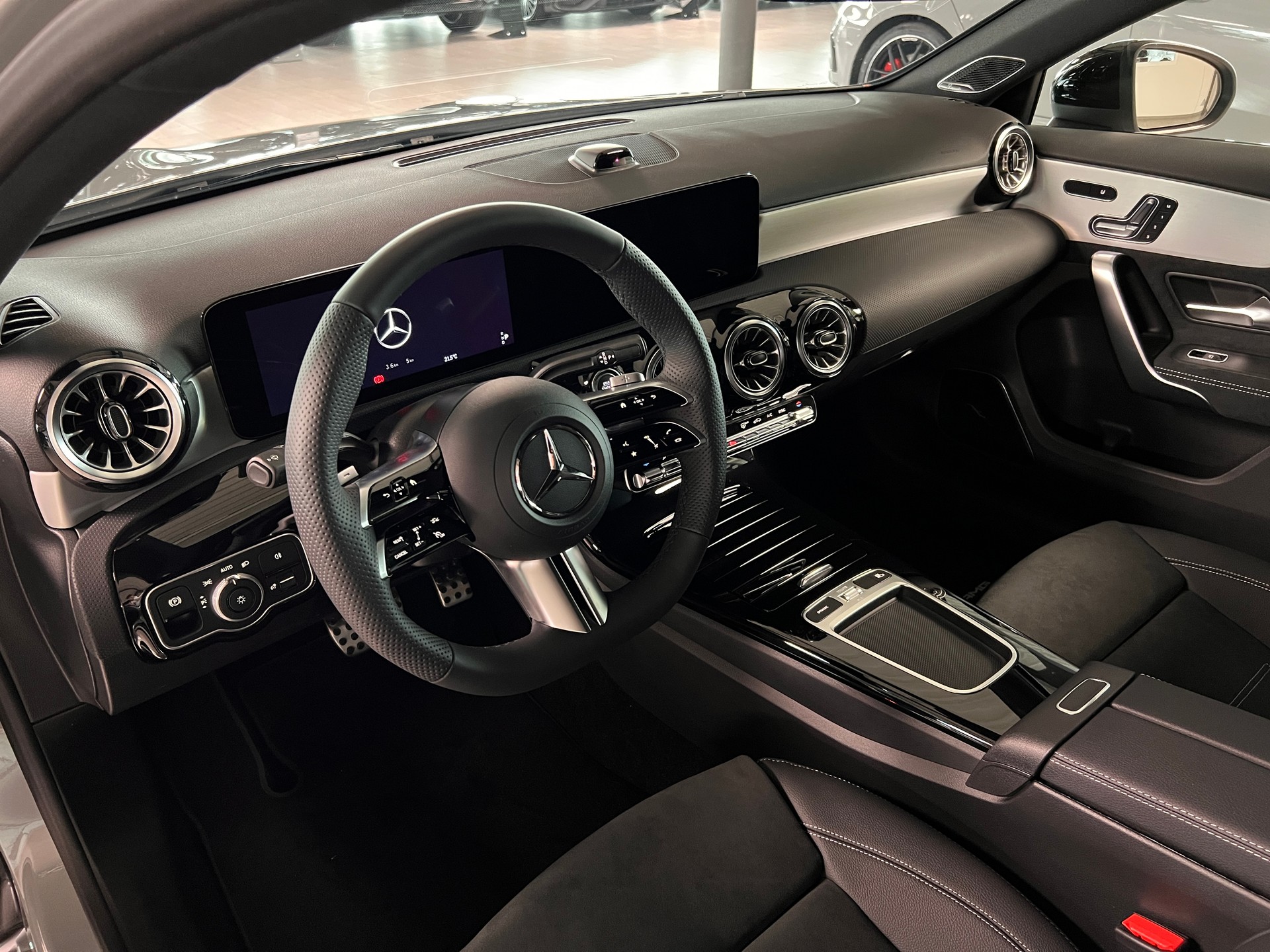 MERCEDES-BENZ A 250 4Matic 8G-DCT - 9