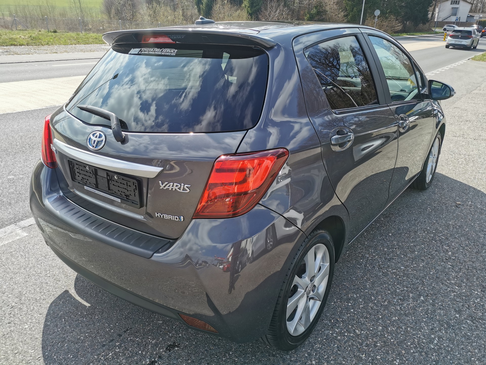 TOYOTA Yaris 1.5 VVT-i Hybrid Sol Premium e-CVT - 3