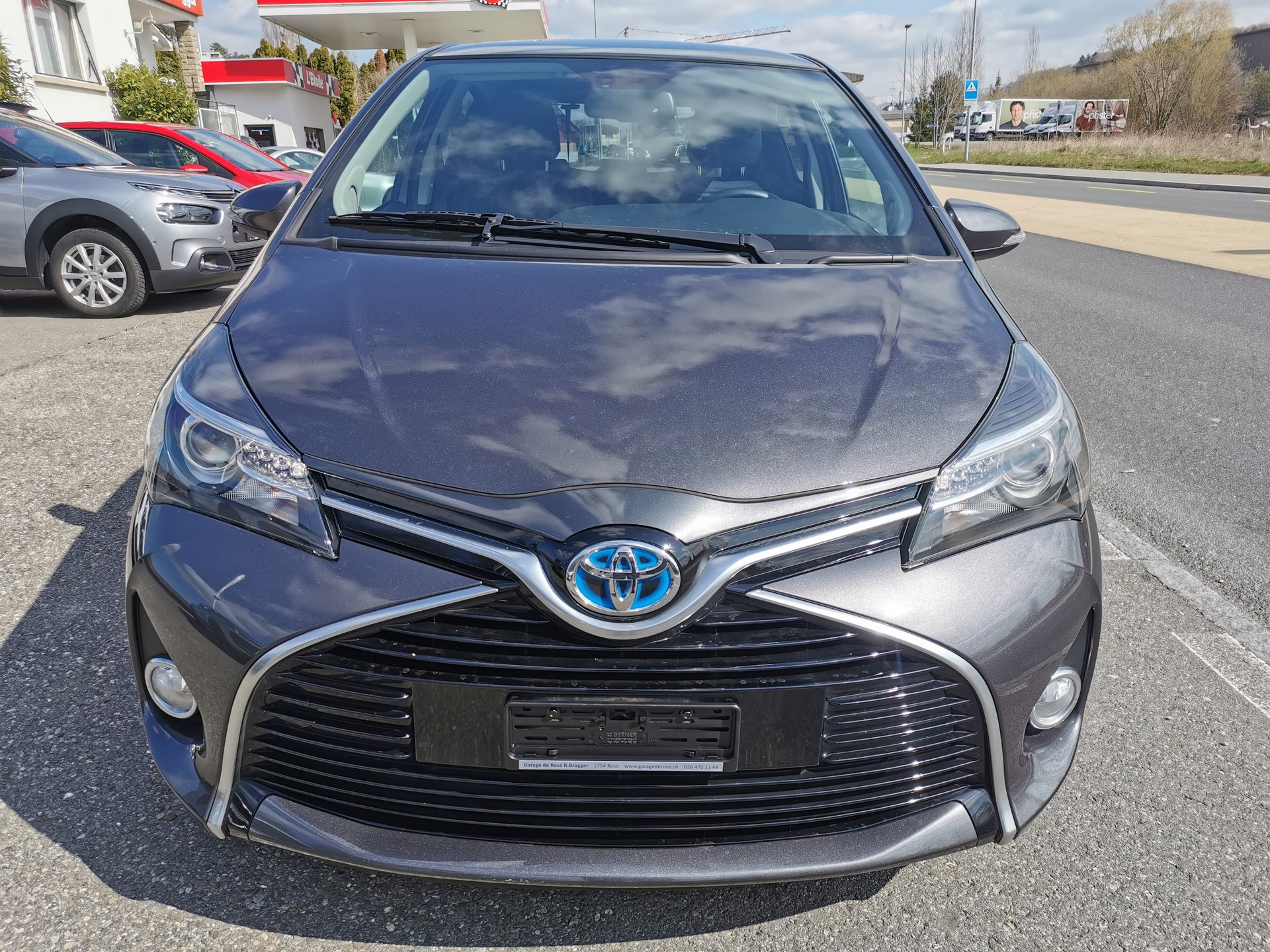 TOYOTA Yaris 1.5 VVT-i Hybrid Sol Premium e-CVT - 7
