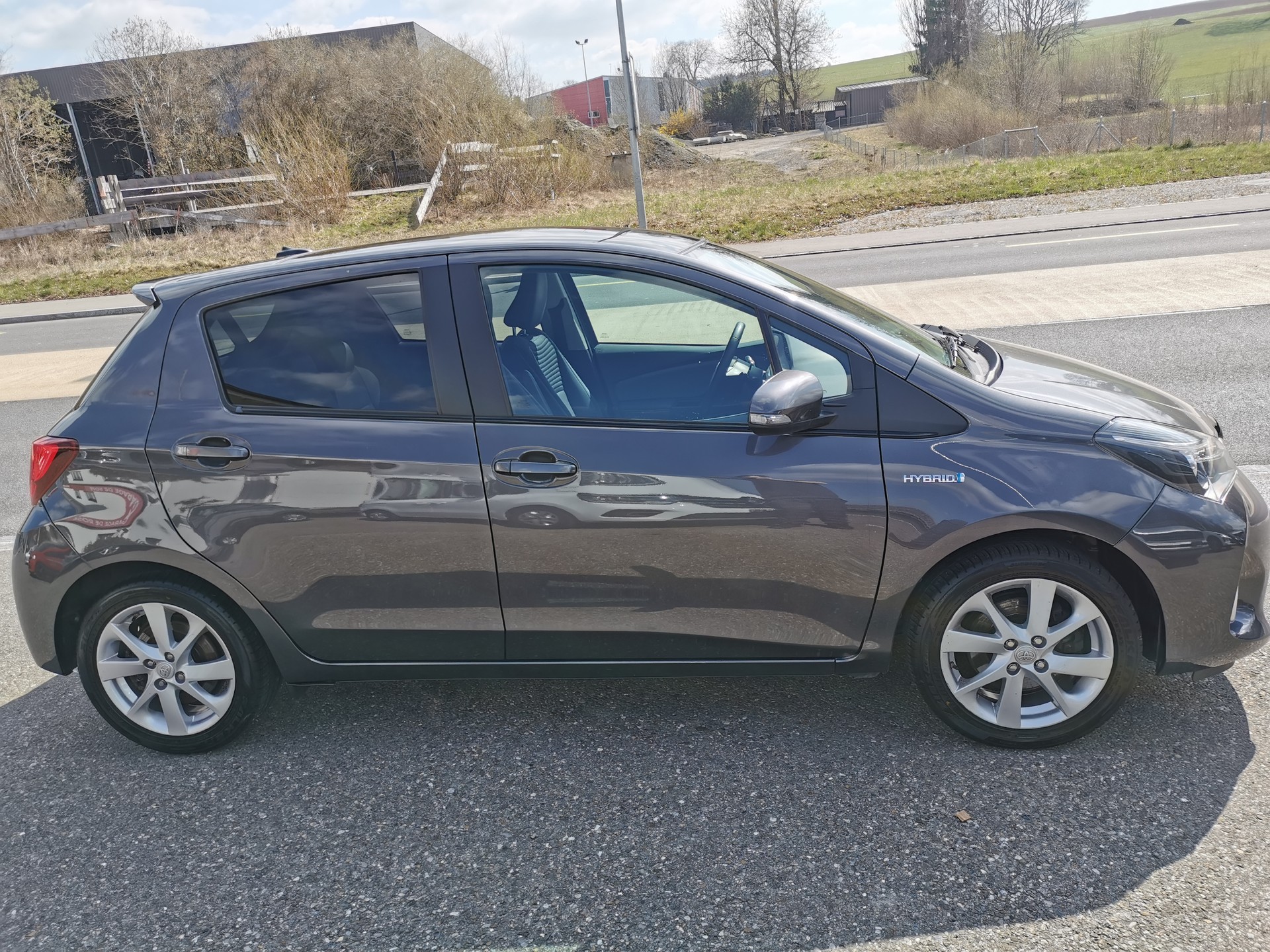 TOYOTA Yaris 1.5 VVT-i Hybrid Sol Premium e-CVT - 5