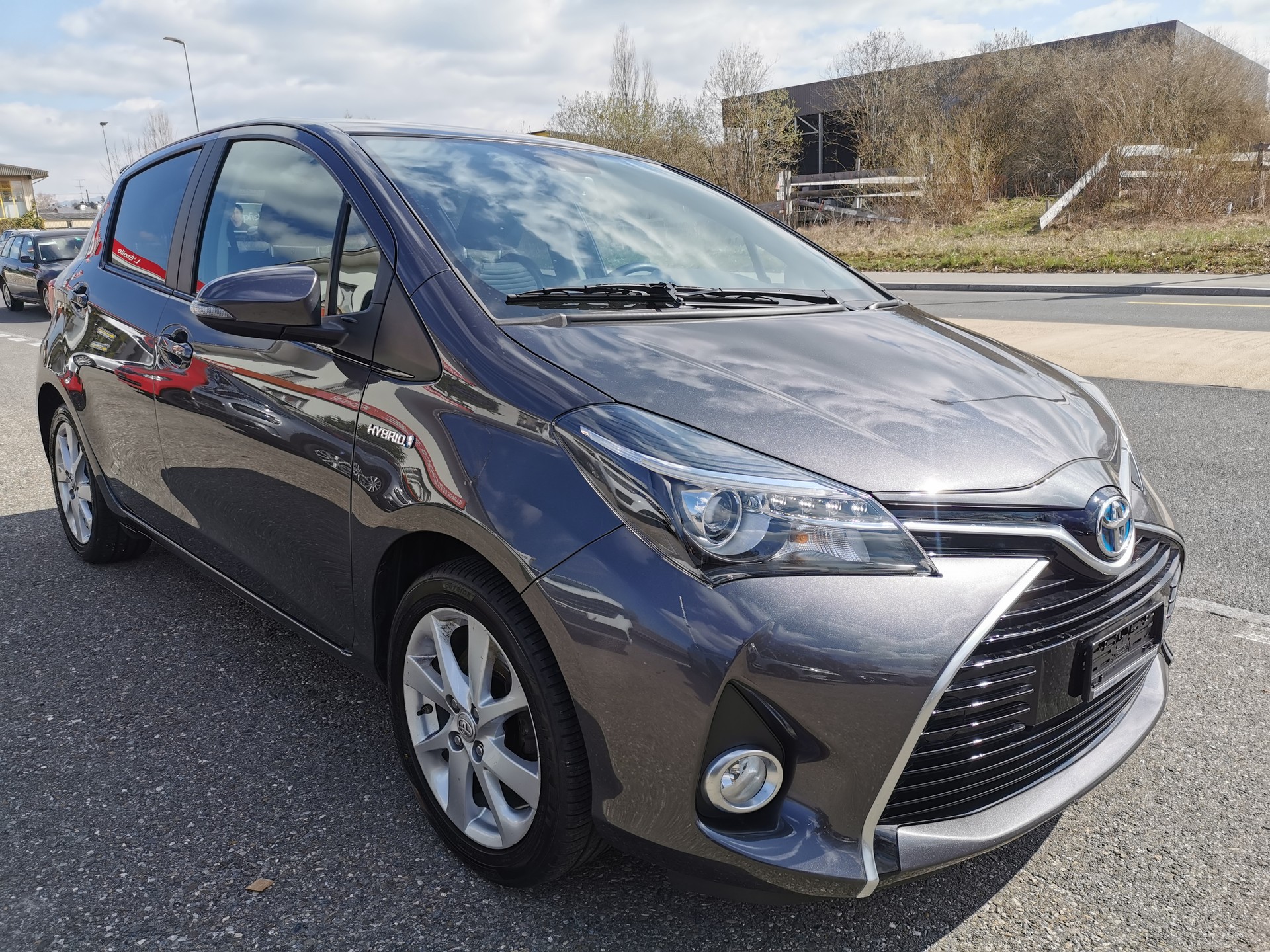 TOYOTA Yaris 1.5 VVT-i Hybrid Sol Premium e-CVT - 2